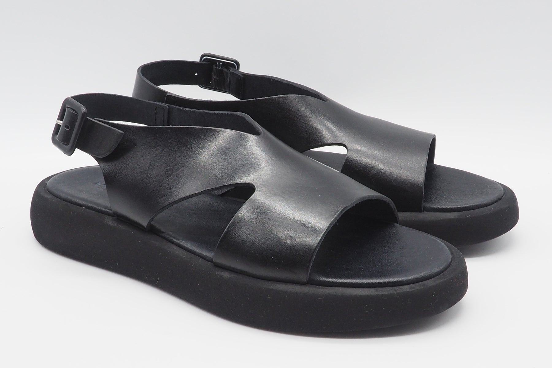 Damen Sandale aus Naturleder in Schwarz auf Leichtsohle - Hand gemacht Damen Sandalen Brador