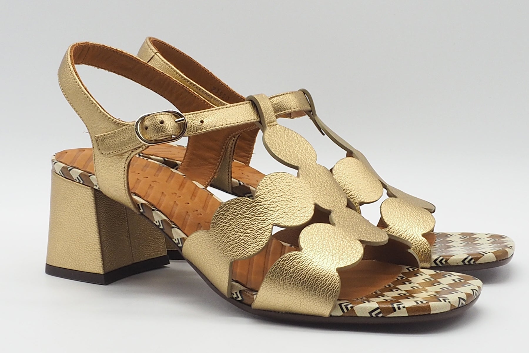 Damen Sandale mit T-Spange aus Leder Gold - Linaza Damen Sandalen Chie Mihara