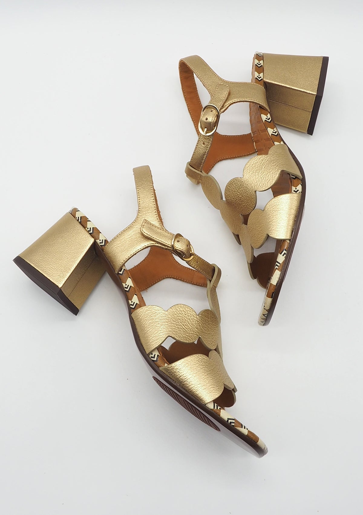 Damen Sandale mit T-Spange aus Leder Gold - Linaza Damen Sandalen Chie Mihara