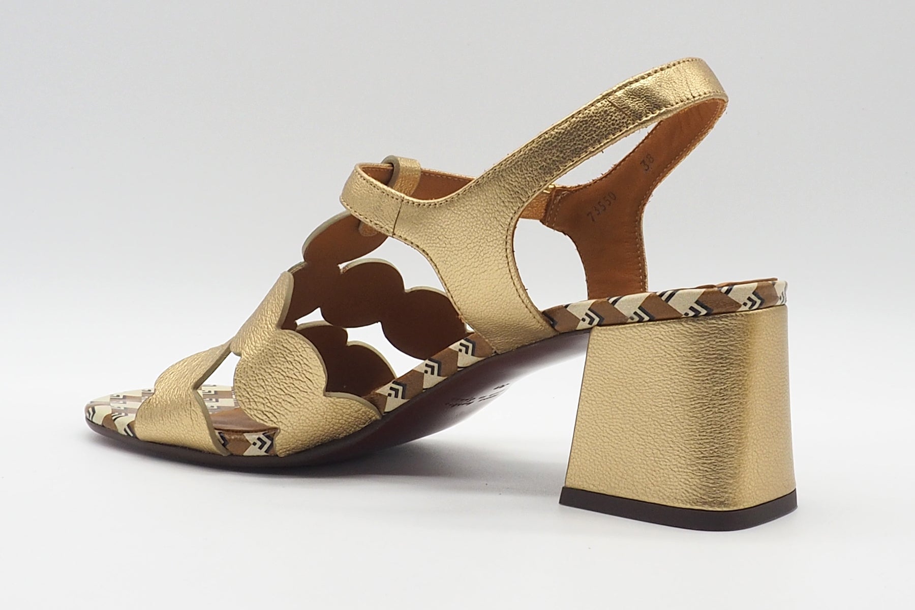 Damen Sandale mit T-Spange aus Leder Gold - Linaza Damen Sandalen Chie Mihara