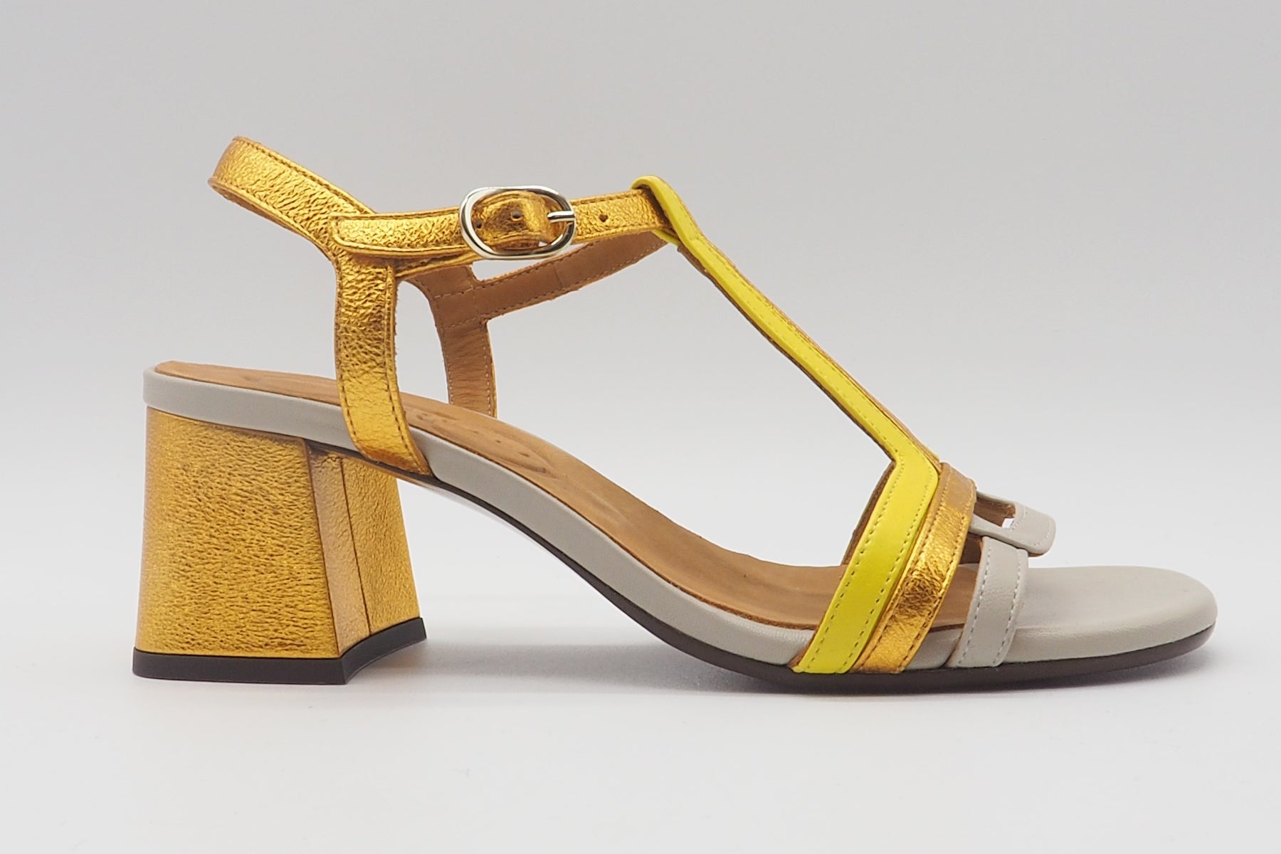 Damen Sandale mit T-Spange aus Leder in Gelb, Gold & Grau - Laluce Damen Sandalen Chie Mihara