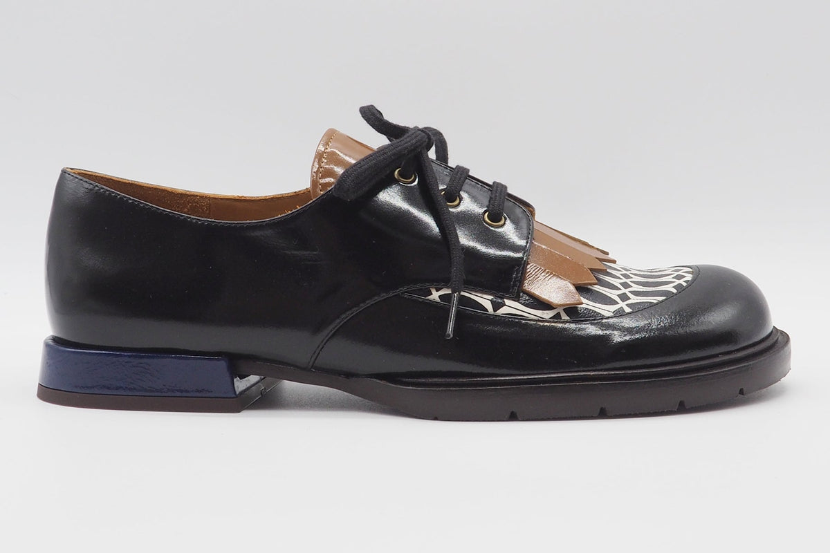 Damen Schnürer in Schwarz & Braun - grafisch bedruckt - Jeripa Damen Loafers & Schnürer Chie Mihara