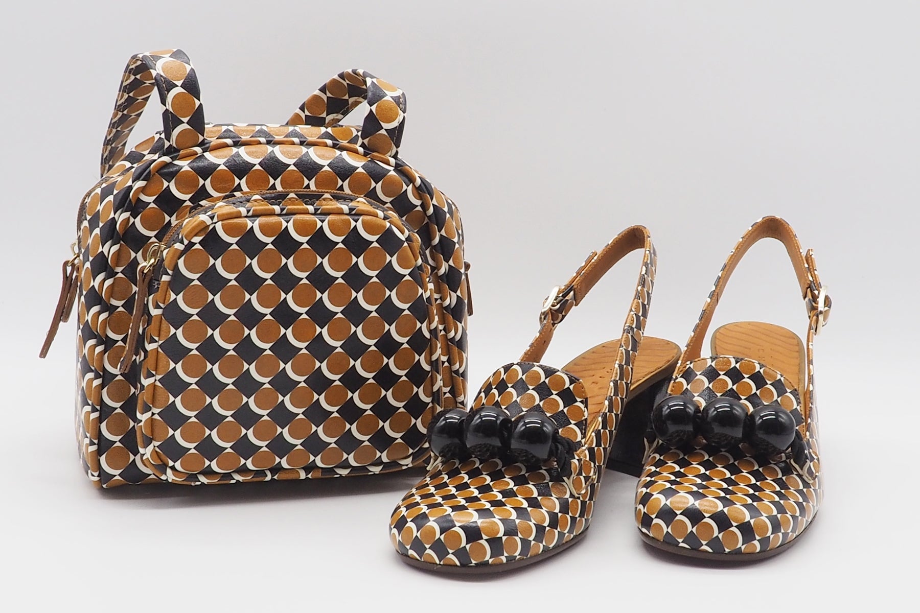 Damen Schultertasche aus grafisch bedrucktem Leder in Braun, Schwarz & Creme Taschen Crossbody & Schultertasche Chie Mihara