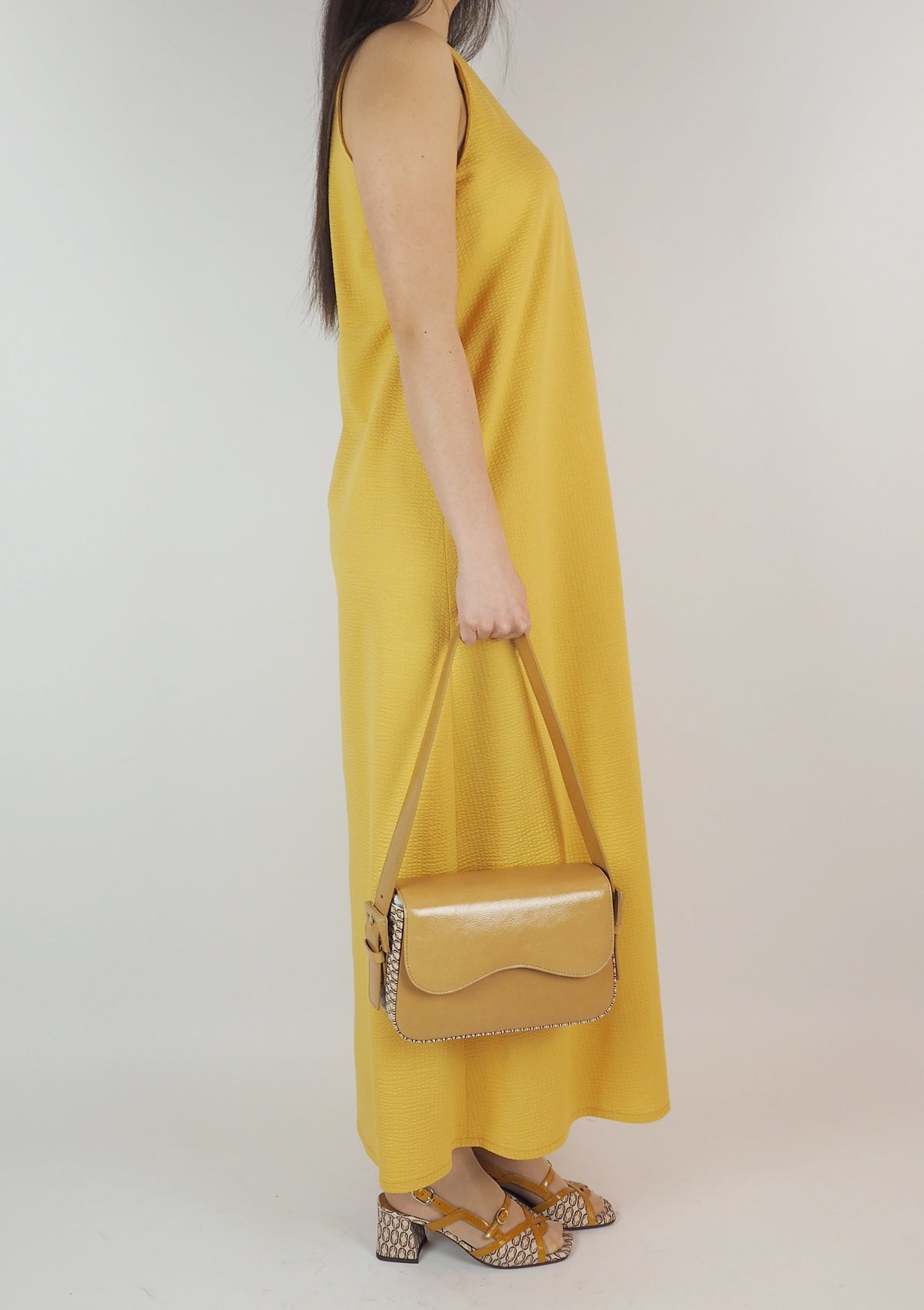 Damen Schultertasche aus Lackleder & bedrucktem Leder in Nude - Yuri Taschen Crossbody & Schultertasche Chie Mihara