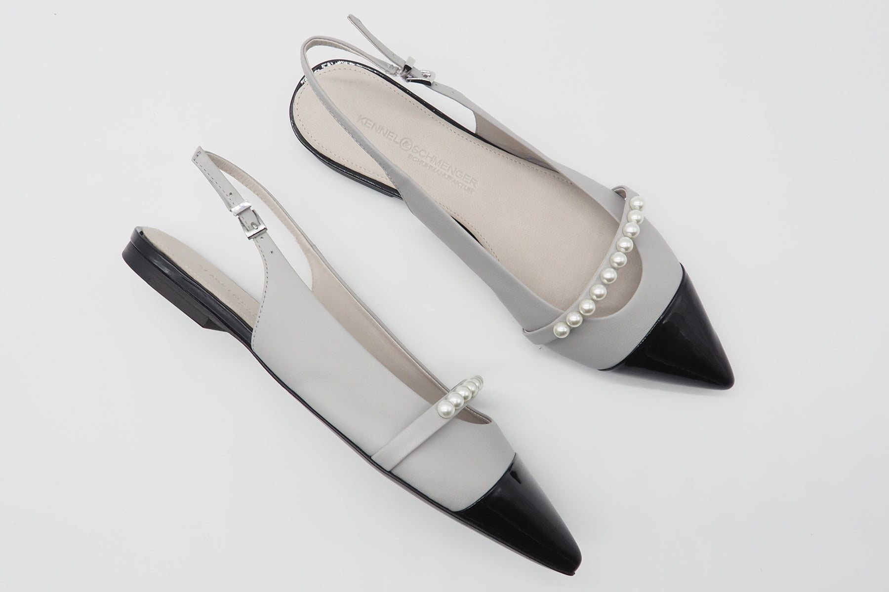 Damen Sling aus Glattleder in Grau mit Lackspitze in Schwarz und Perlen Damen Pumps & Slings Kennel & Schmenger