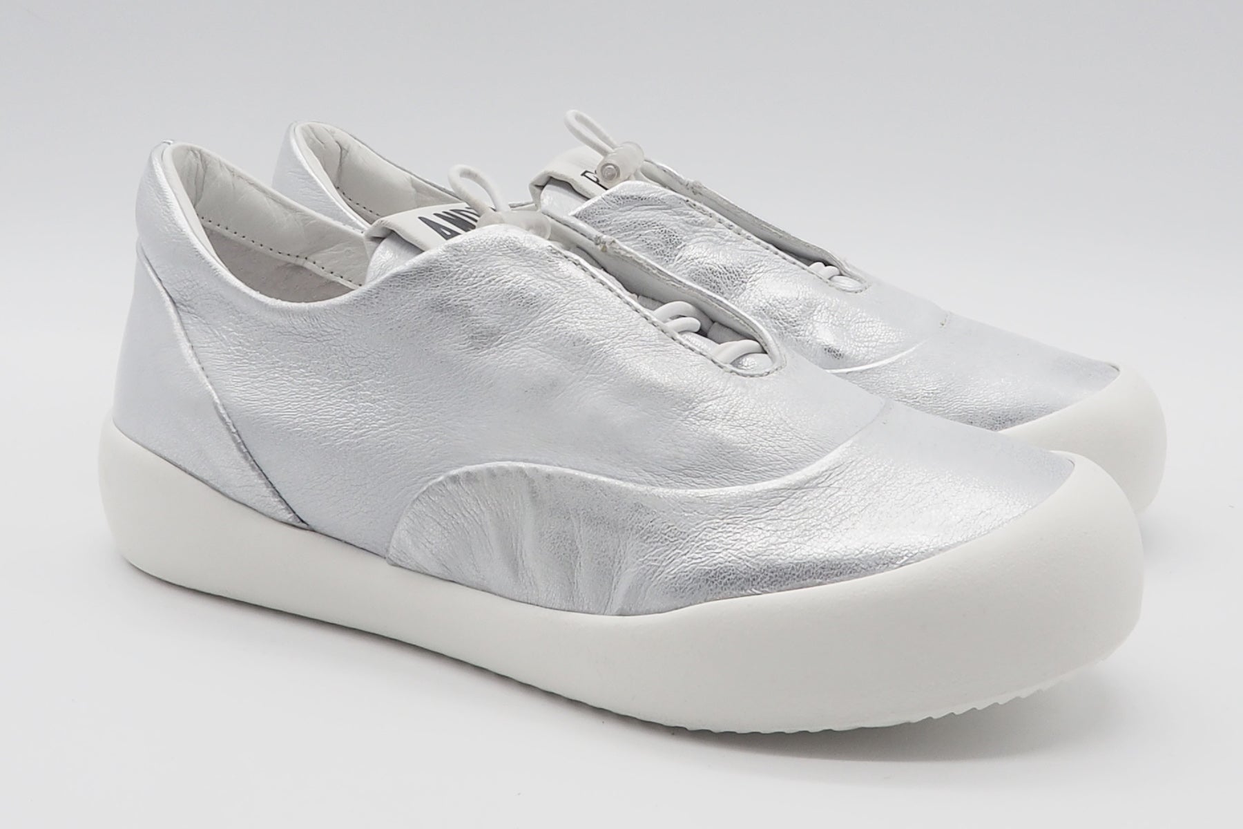 Damen Slip-in-Sneaker aus Metallicleder in Silber Damen Sneaker Andia Fora