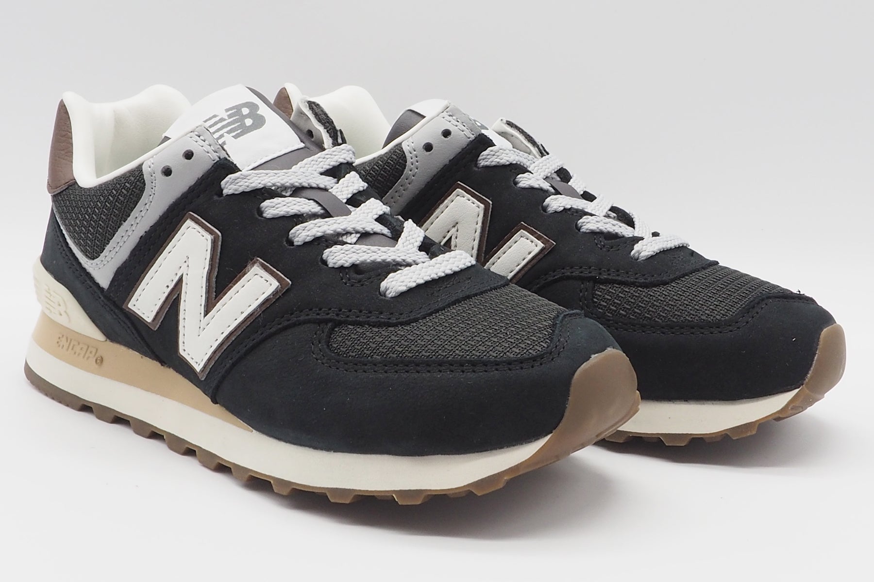 Damen Sneaker 574 in aus Nubukleder & Mesh in Schwarz & Grau Damen Sneaker New Balance