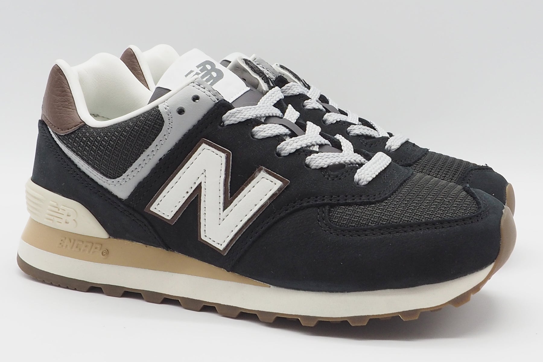 Damen Sneaker 574 in aus Nubukleder & Mesh in Schwarz & Grau Damen Sneaker New Balance