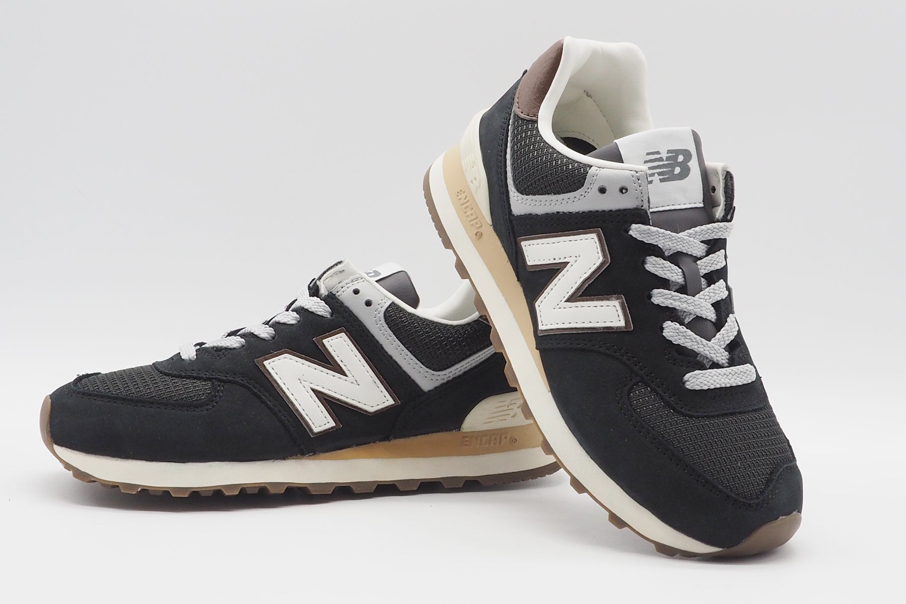 Damen Sneaker 574 in aus Nubukleder & Mesh in Schwarz & Grau Damen Sneaker New Balance