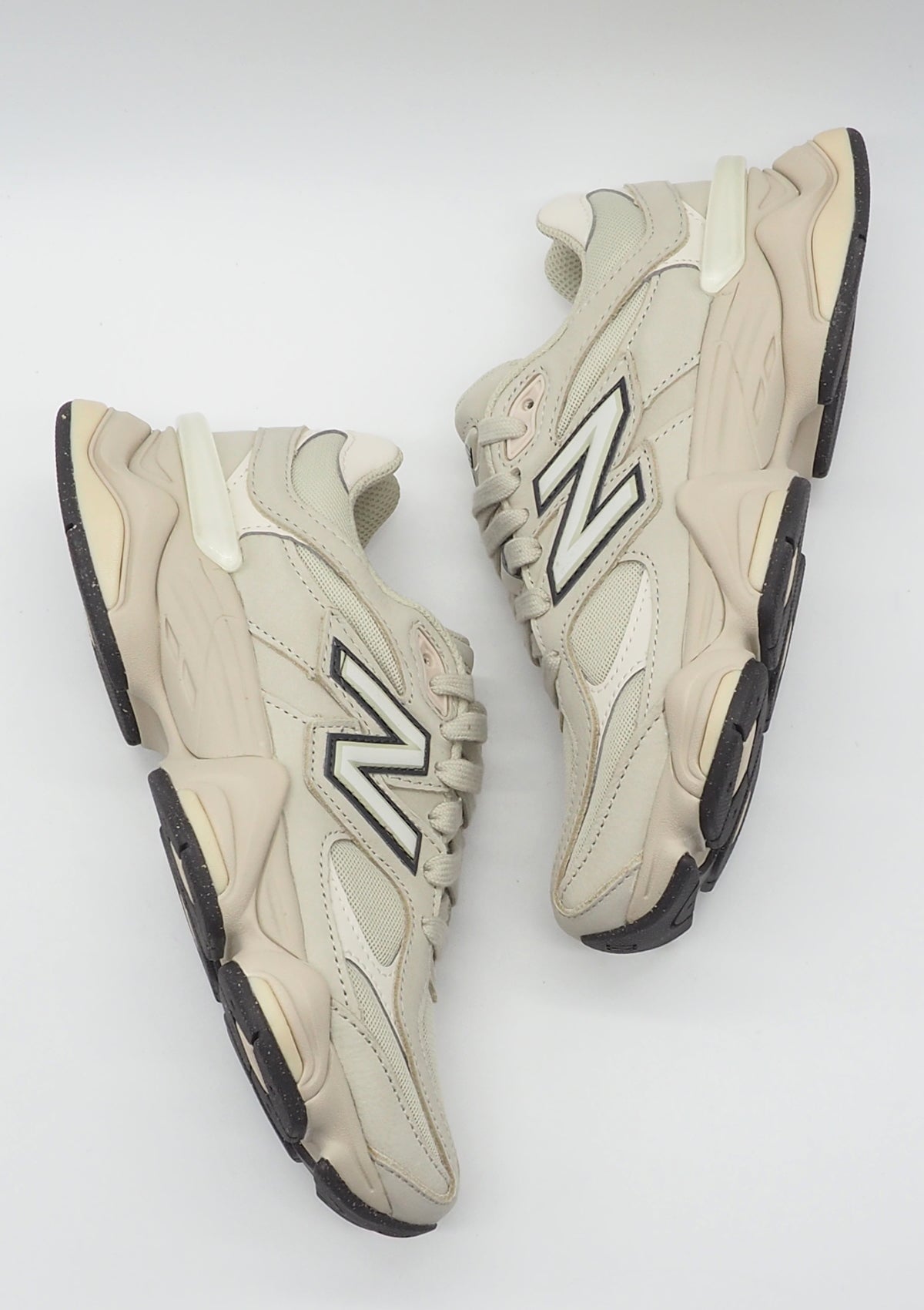 Damen Sneaker 9060 aus Nubuk & Mesh in Creme - Kultmodell Damen Sneaker New Balance