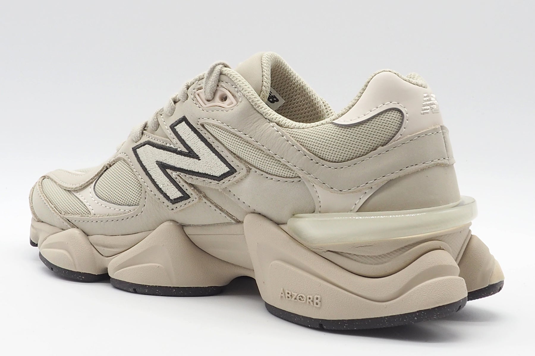 Damen Sneaker 9060 aus Nubuk & Mesh in Creme - Kultmodell Damen Sneaker New Balance