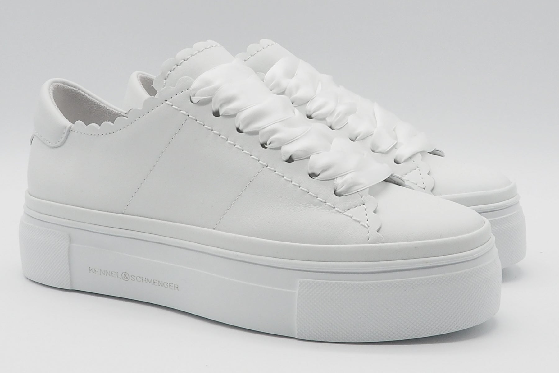 Damen Sneaker aus Glattleder in Weiß mit Pleatausohle Damen Sneaker Kennel & Schmenger