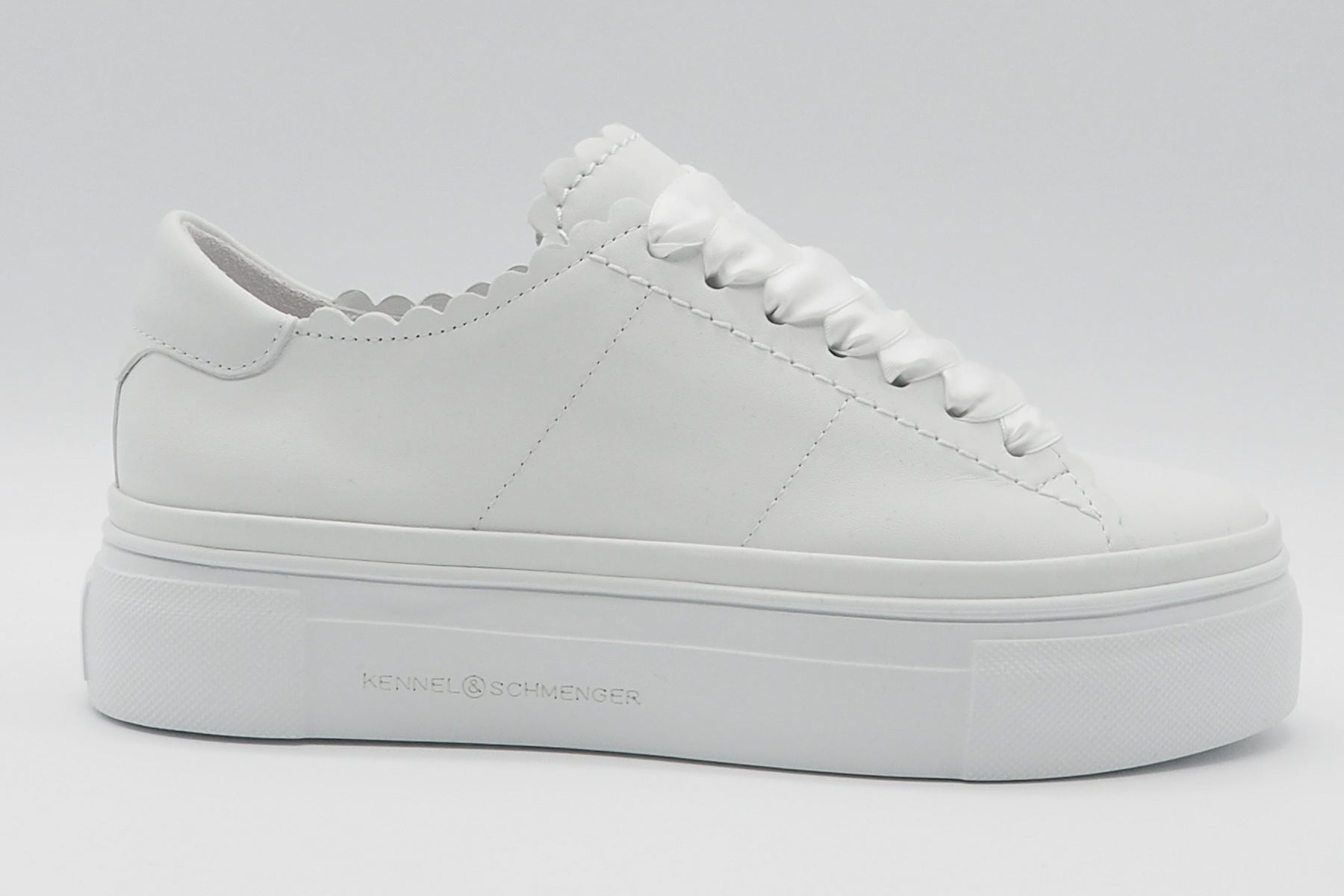 Damen Sneaker aus Glattleder in Weiß mit Pleatausohle Damen Sneaker Kennel & Schmenger