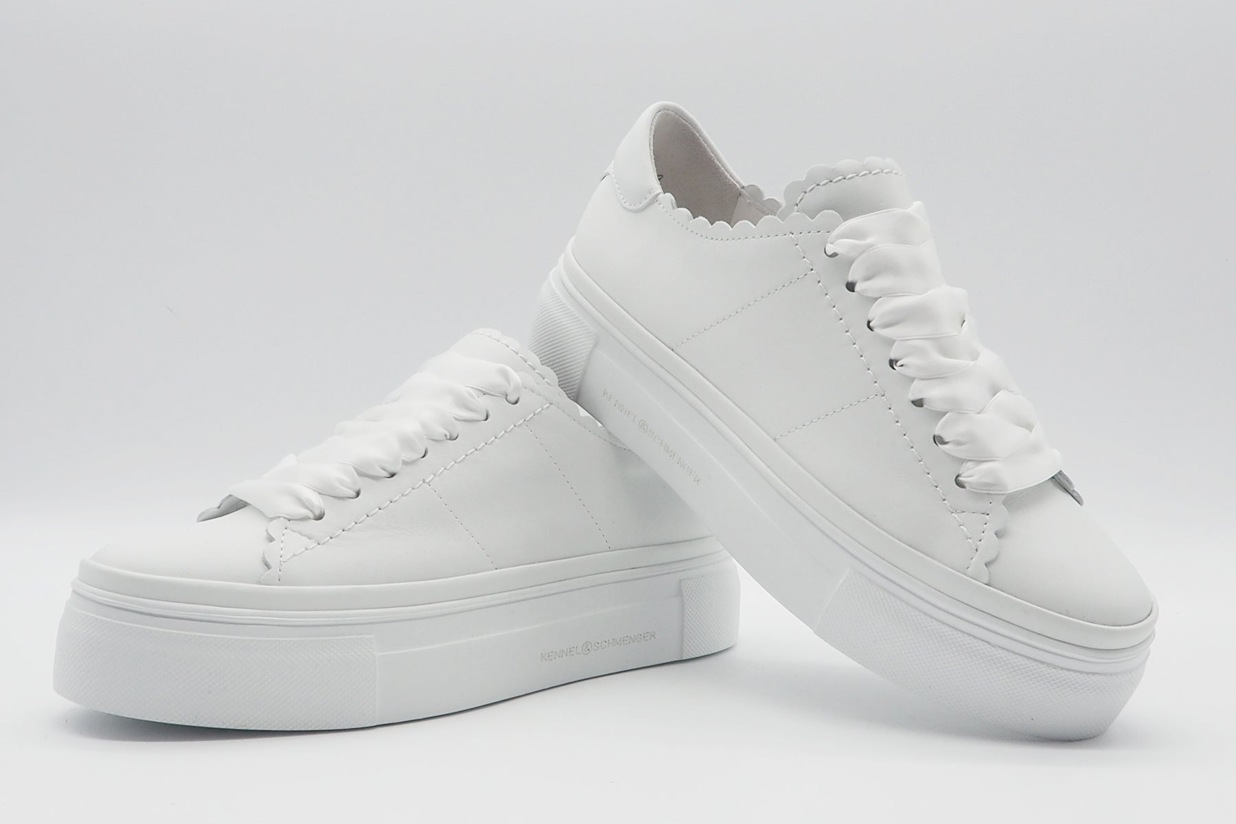 Damen Sneaker aus Glattleder in Weiß mit Pleatausohle Damen Sneaker Kennel & Schmenger