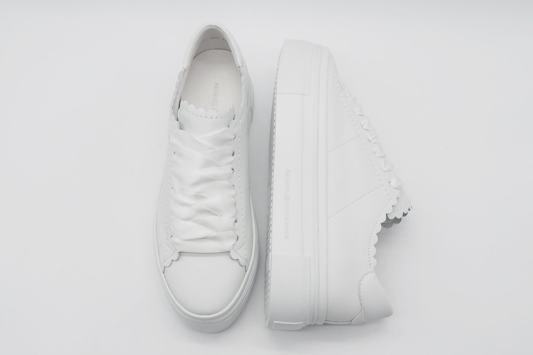 Damen Sneaker aus Glattleder in Weiß mit Pleatausohle Damen Sneaker Kennel & Schmenger