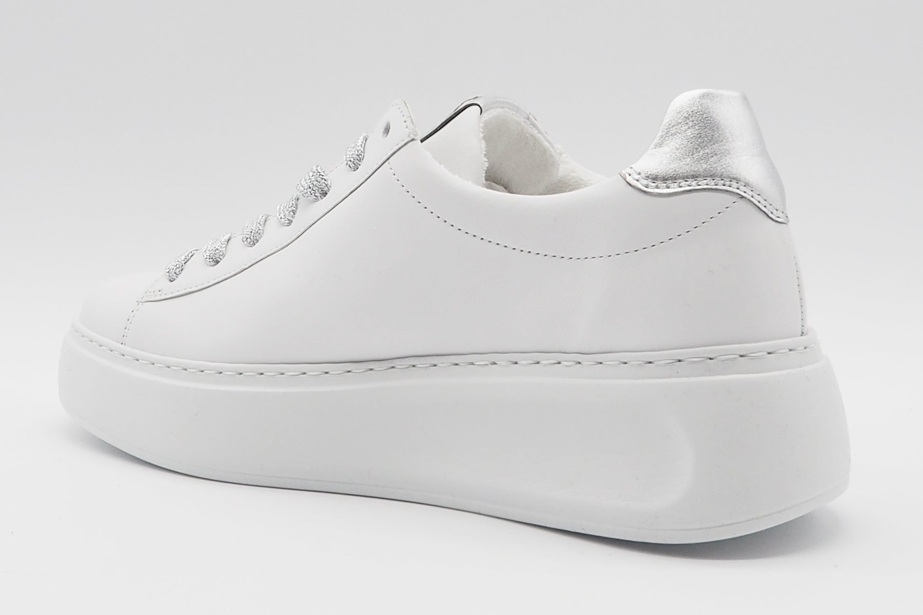 Damen Sneaker aus Glattleder Weiss & Silber mit Plateausohle & Mehrweite Damen Sneaker Gabor