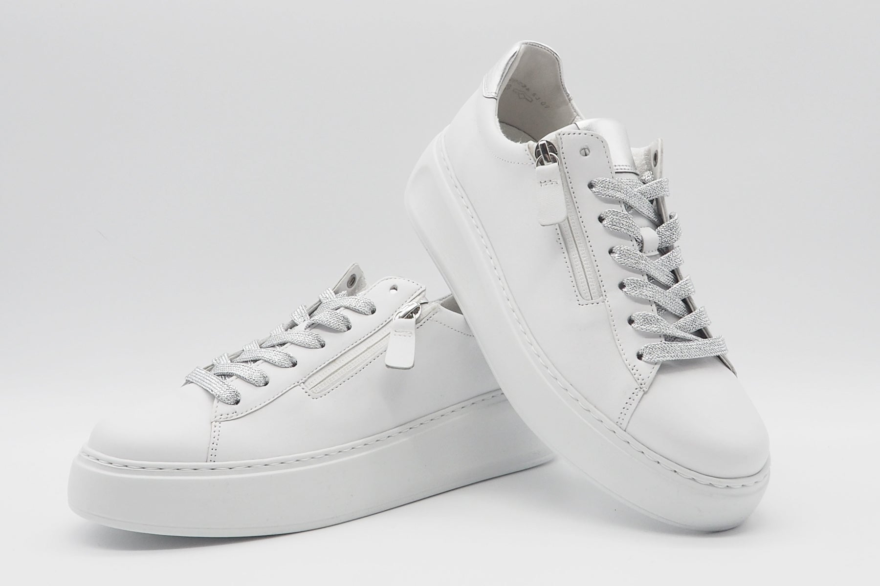 Damen Sneaker aus Glattleder Weiss & Silber mit Plateausohle & Mehrweite Damen Sneaker Gabor