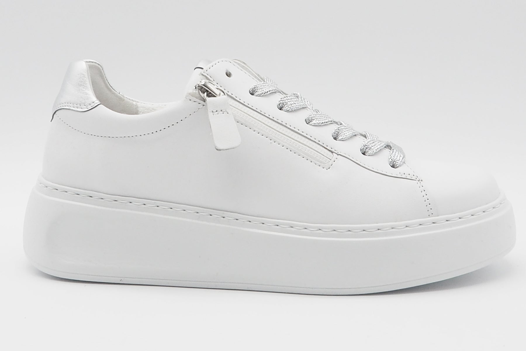 Damen Sneaker aus Glattleder Weiss & Silber mit Plateausohle & Mehrweite Damen Sneaker Gabor