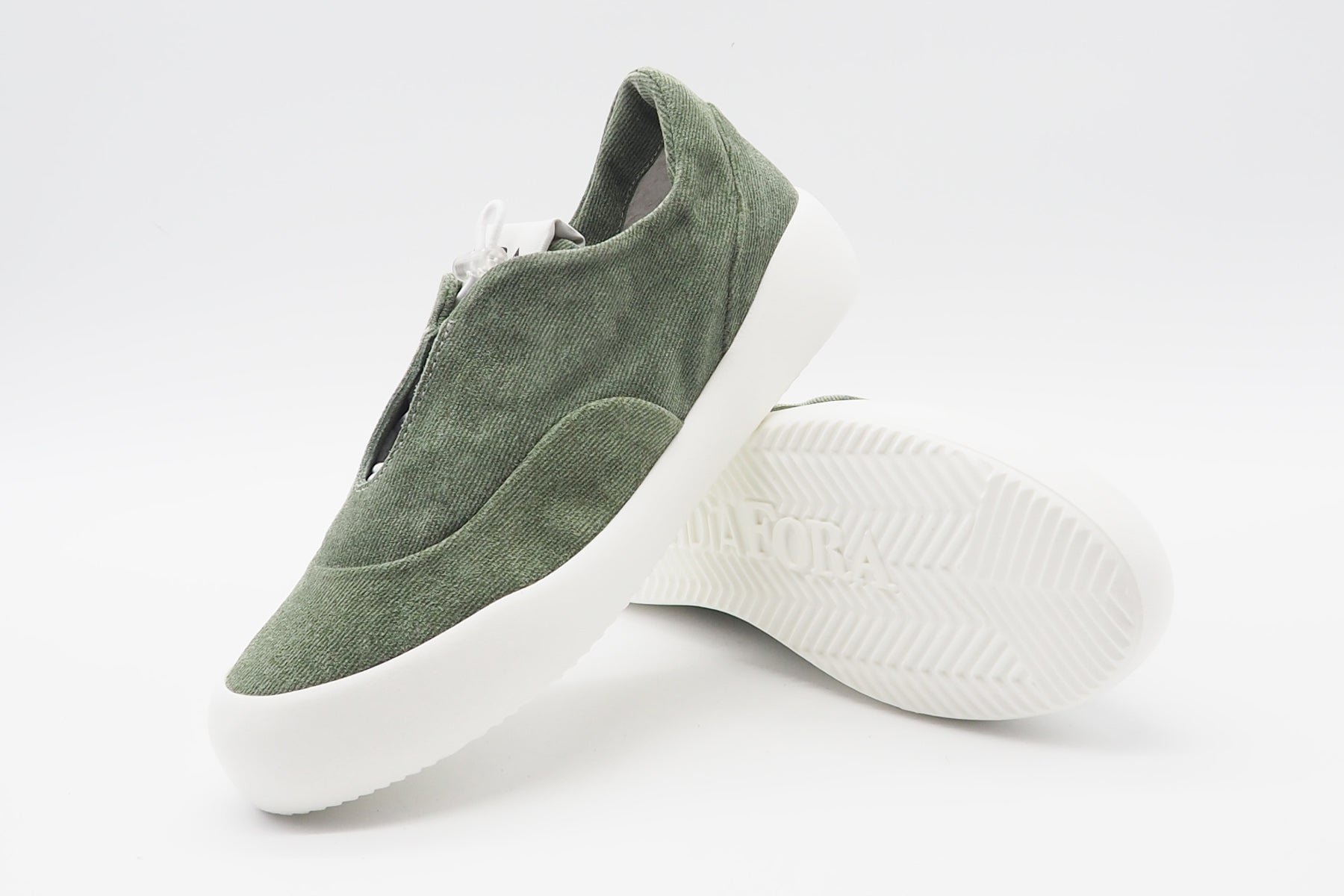 Damen Sneaker aus Jeans-Veloursleder in Militarygrün - Nina Damen Sneaker Andia Fora