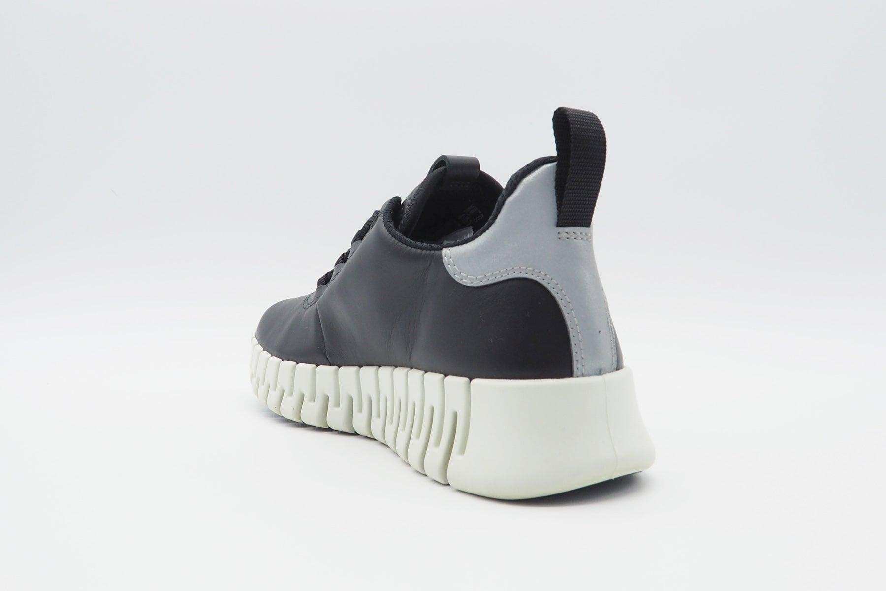 Damen Sneaker aus Leder in Schwarz - Gruuv Damen Sneaker Ecco