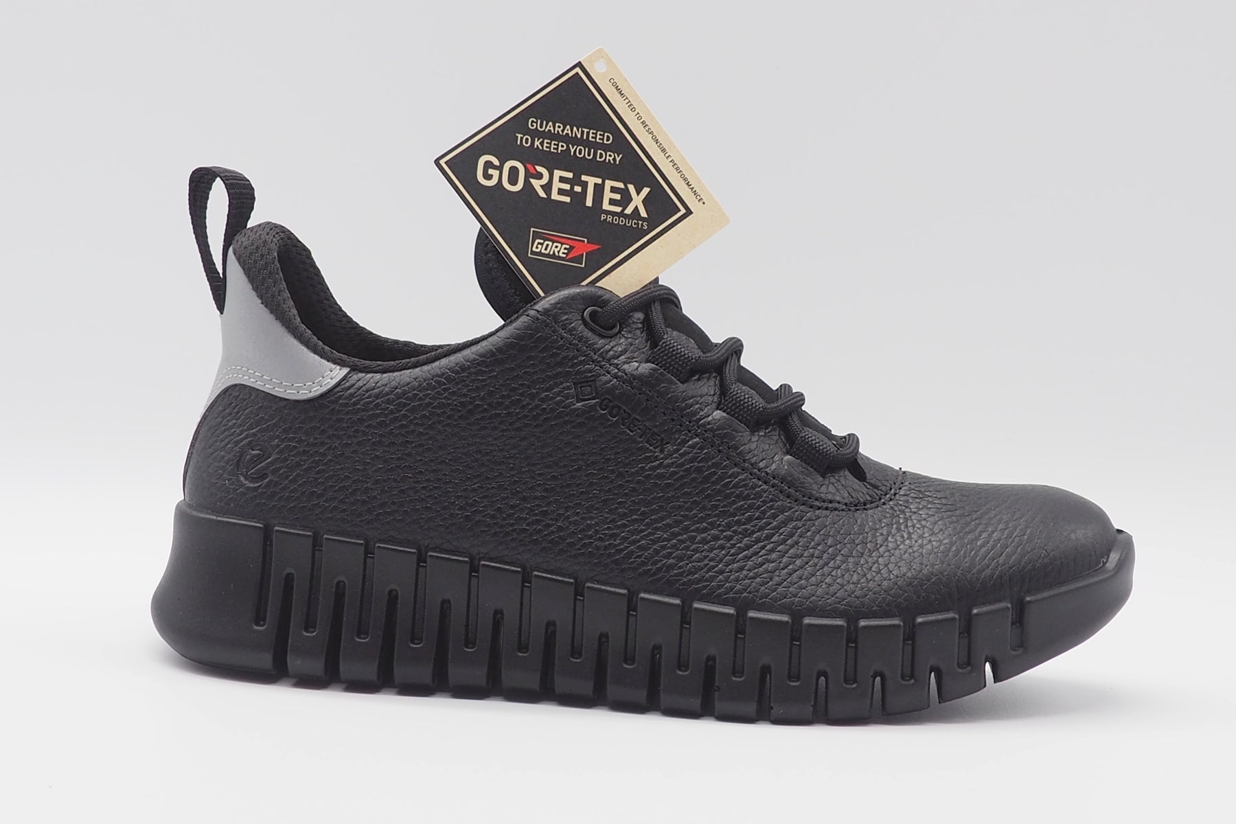 Damen Sneaker aus Leder in Schwarz - Gruuv - wasserdicht Damen Sneaker Ecco