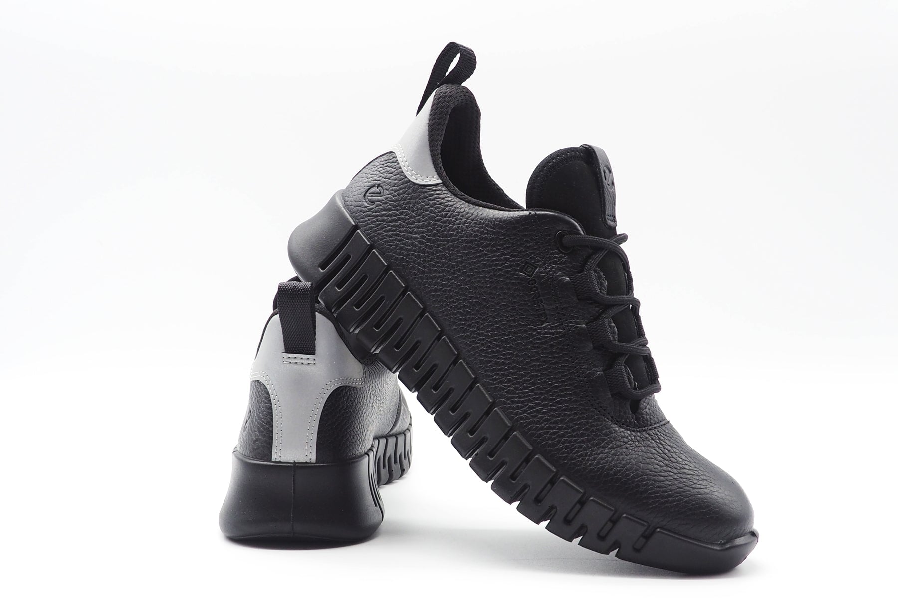 Damen Sneaker aus Leder in Schwarz - Gruuv - wasserdicht Damen Sneaker Ecco