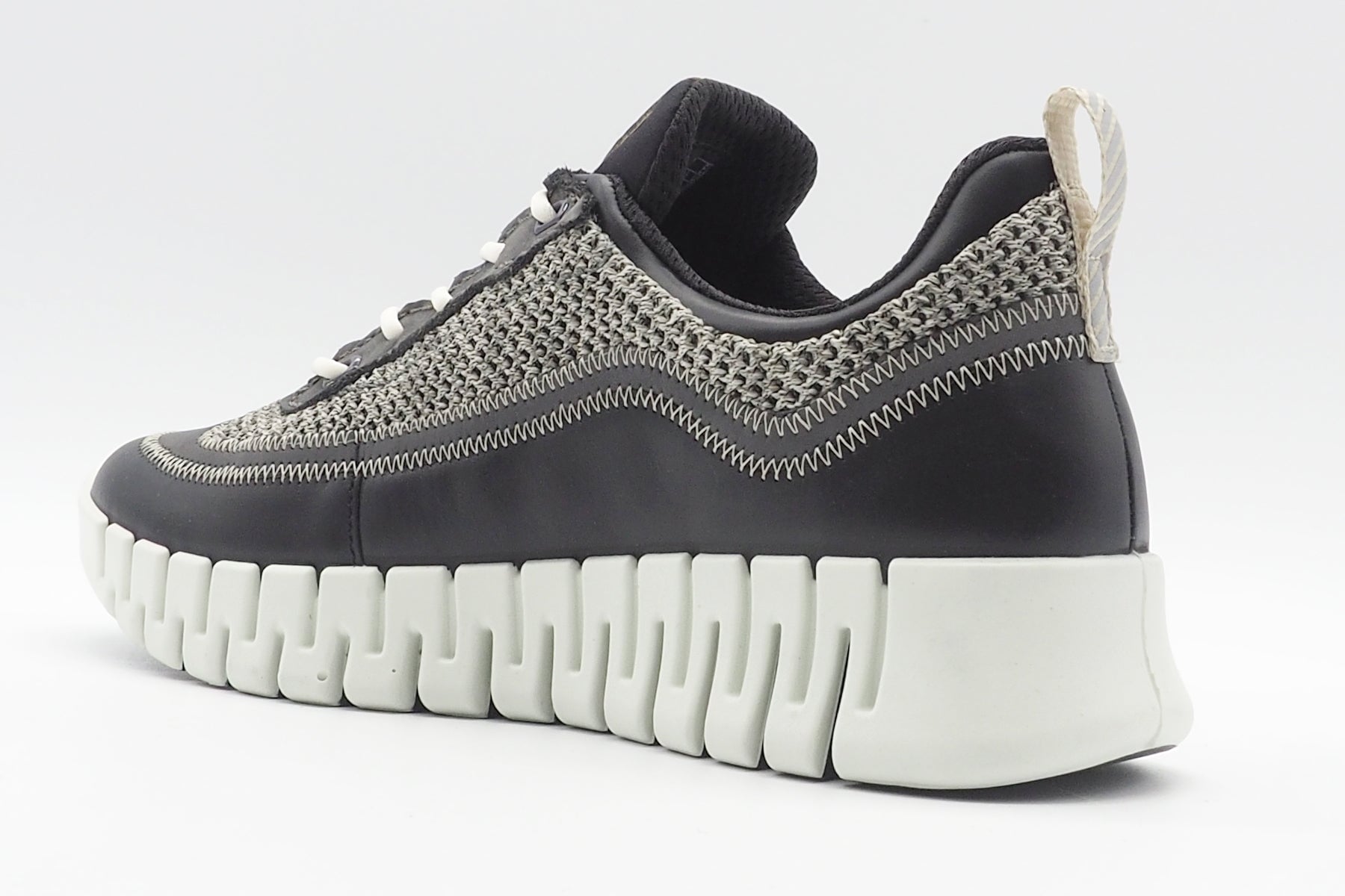 Damen Sneaker aus Leder & Strick in Grau/Schwarz - Gruuv Damen Sneaker Ecco