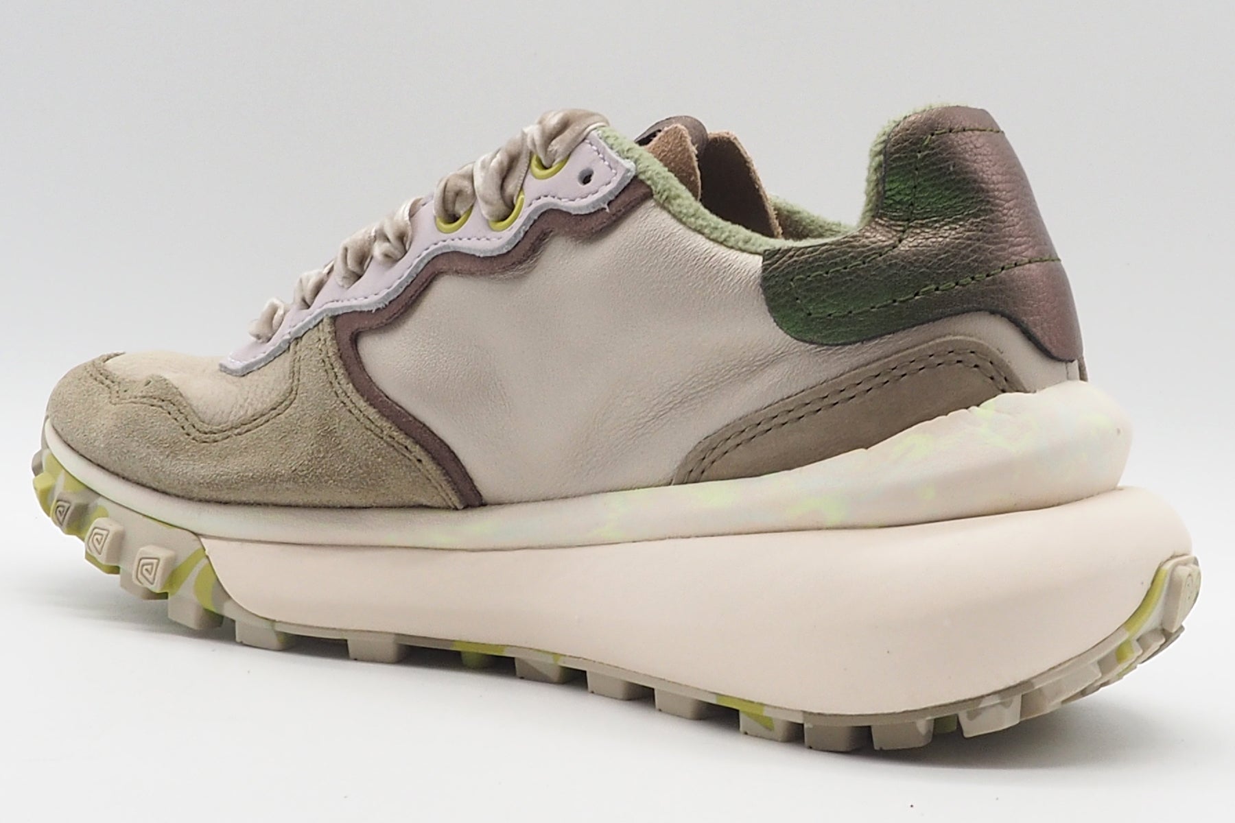 Damen Sneaker aus Leder & Velours in Neutral - Chacrona-Metta Damen Sneaker Satorisan