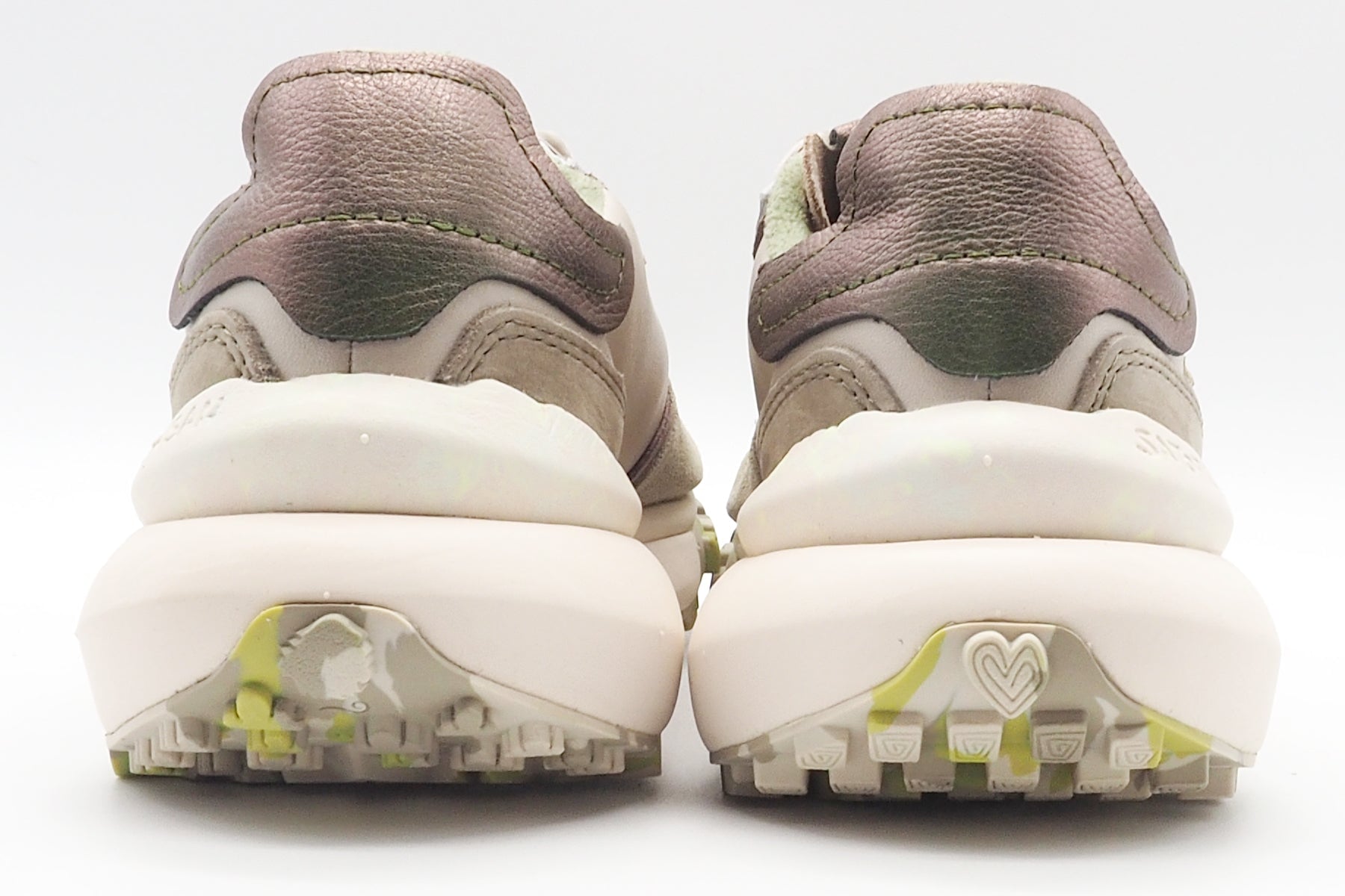 Damen Sneaker aus Leder & Velours in Neutral - Chacrona-Metta Damen Sneaker Satorisan