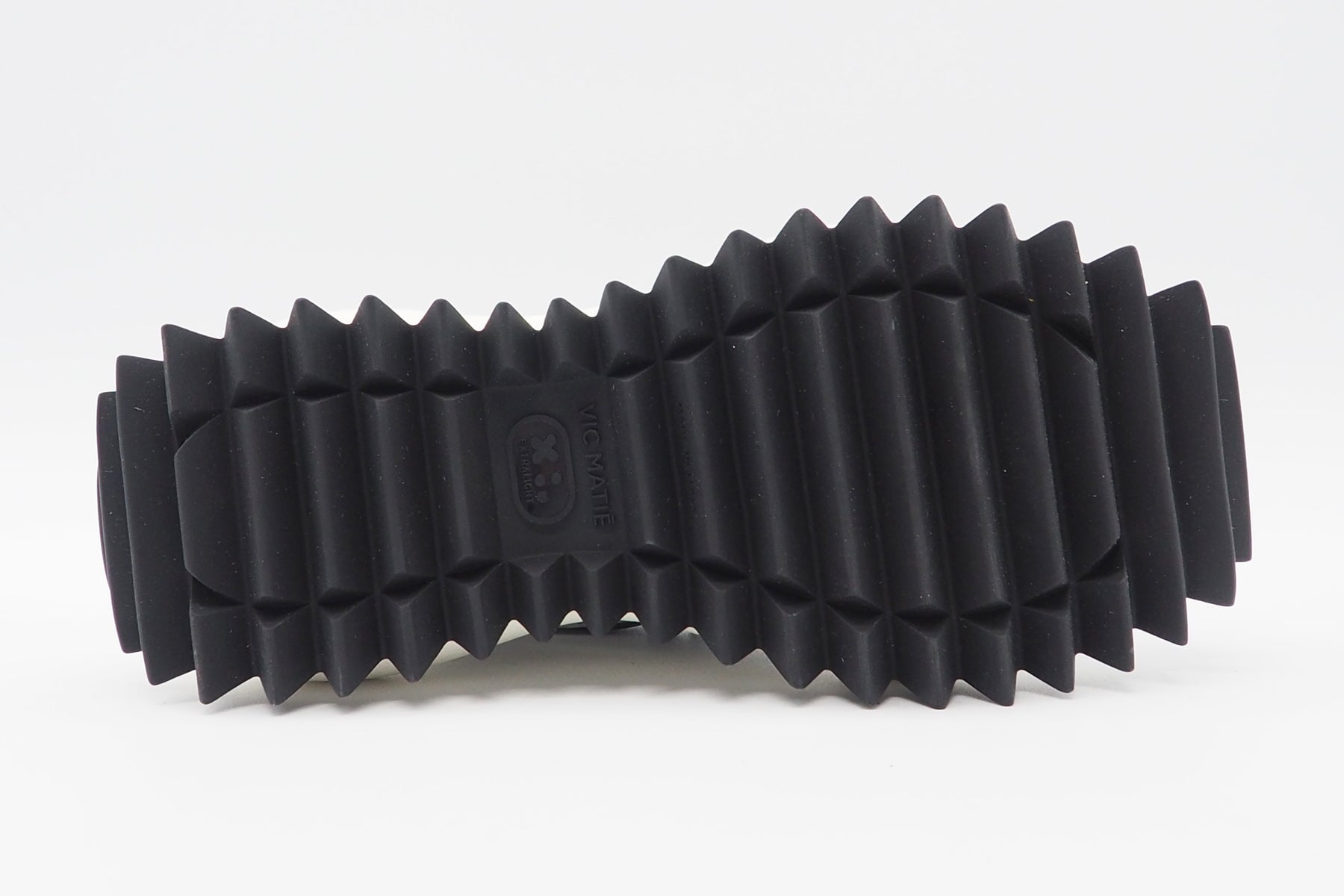 Damen Sneaker aus Mesh & Leder in Silber & Schwarz Damen Sneaker Vic Matié