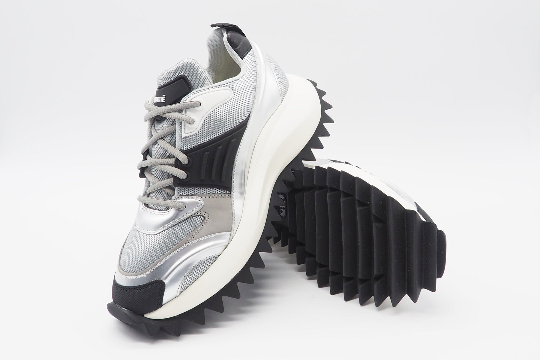 Damen Sneaker aus Mesh & Leder in Silber & Schwarz Damen Sneaker Vic Matié