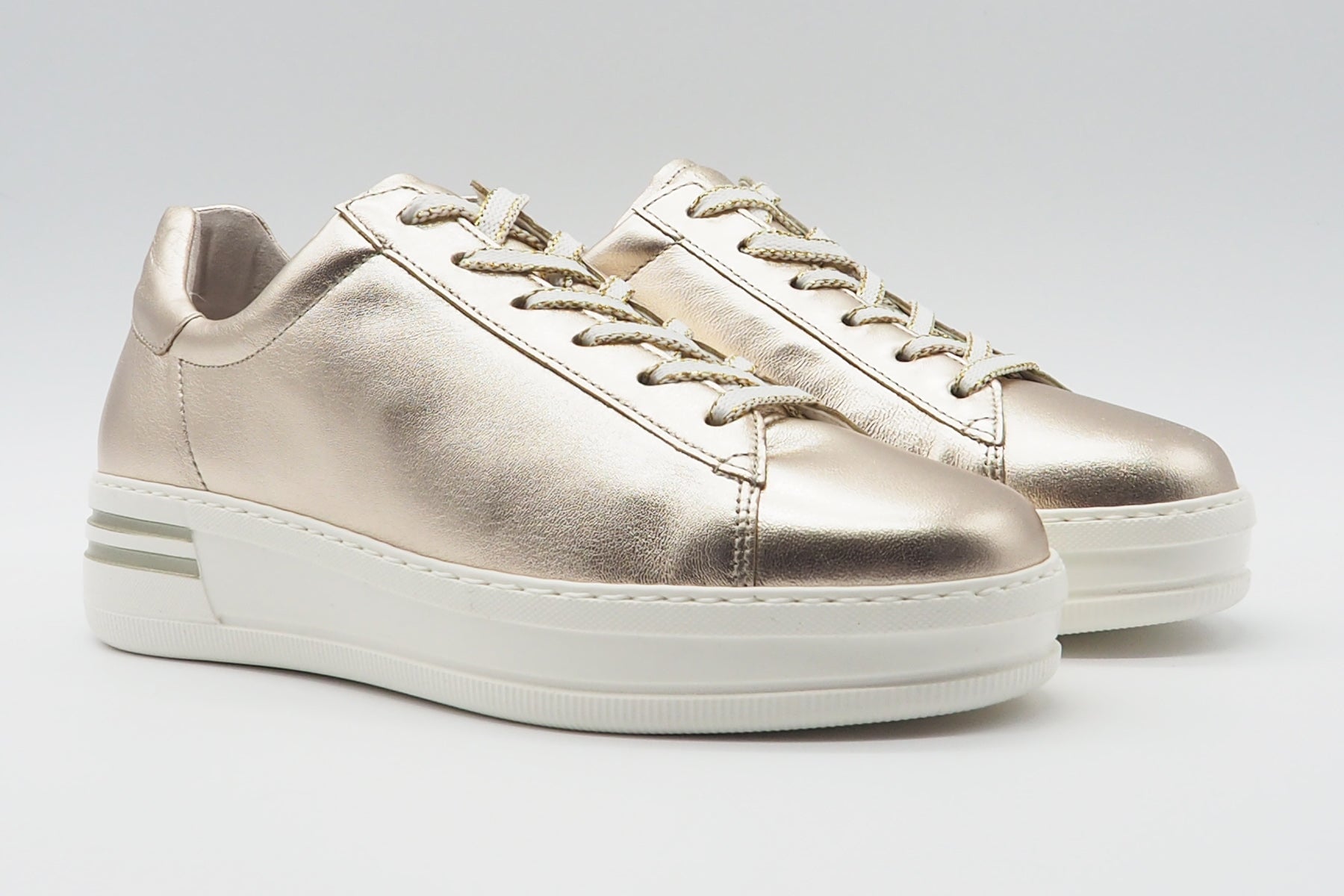 Damen Sneaker aus Metallicleder in Gold Damen Sneaker Gabor