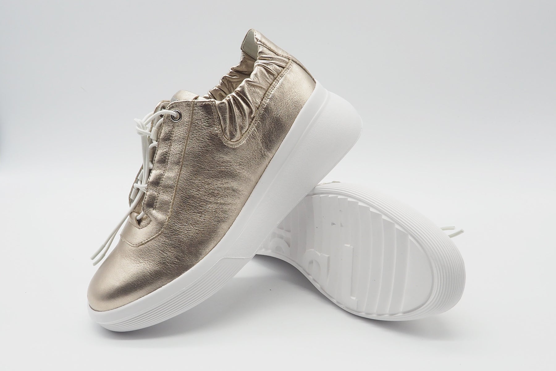 Damen Sneaker aus Metallicleder in Gold mit Keilabsatz - Absatz 5cm Damen Sneaker Högl