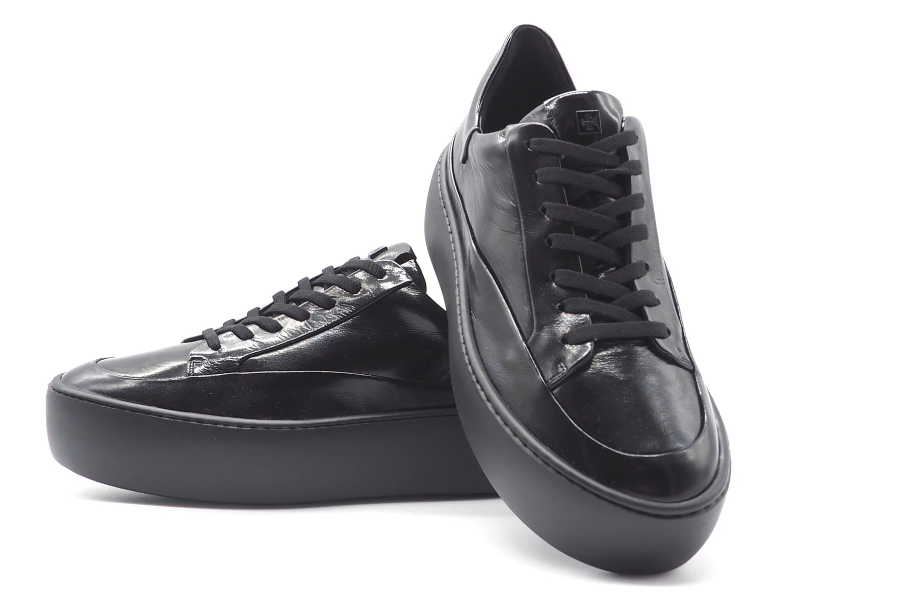 Damen Sneaker aus softem Lackleder in Schwarz - Plateausohle Damen Sneaker Högl