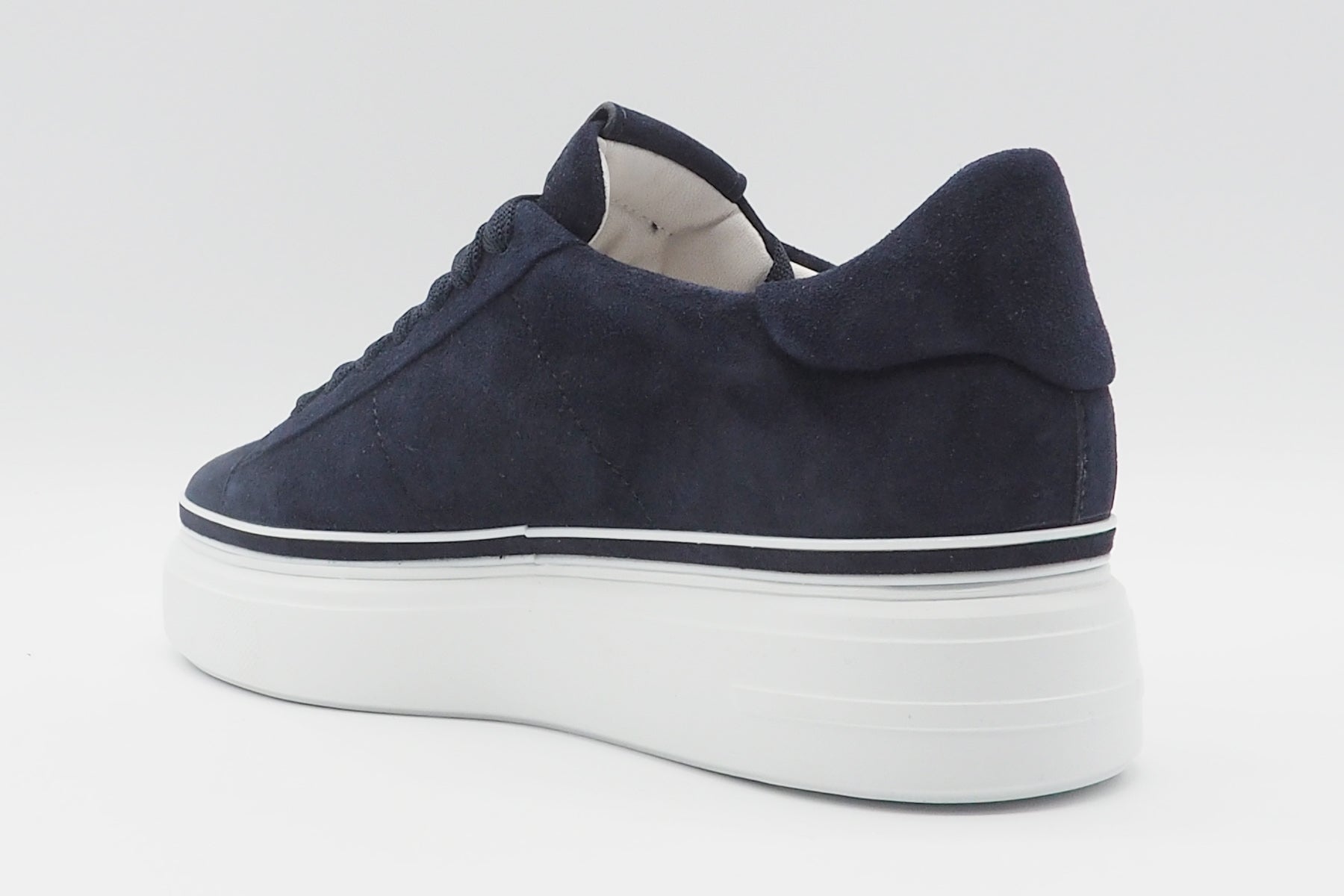 Damen Sneaker aus Velours in Dunkelblau mit leichter Pleatausohle Damen Sneaker Kennel & Schmenger