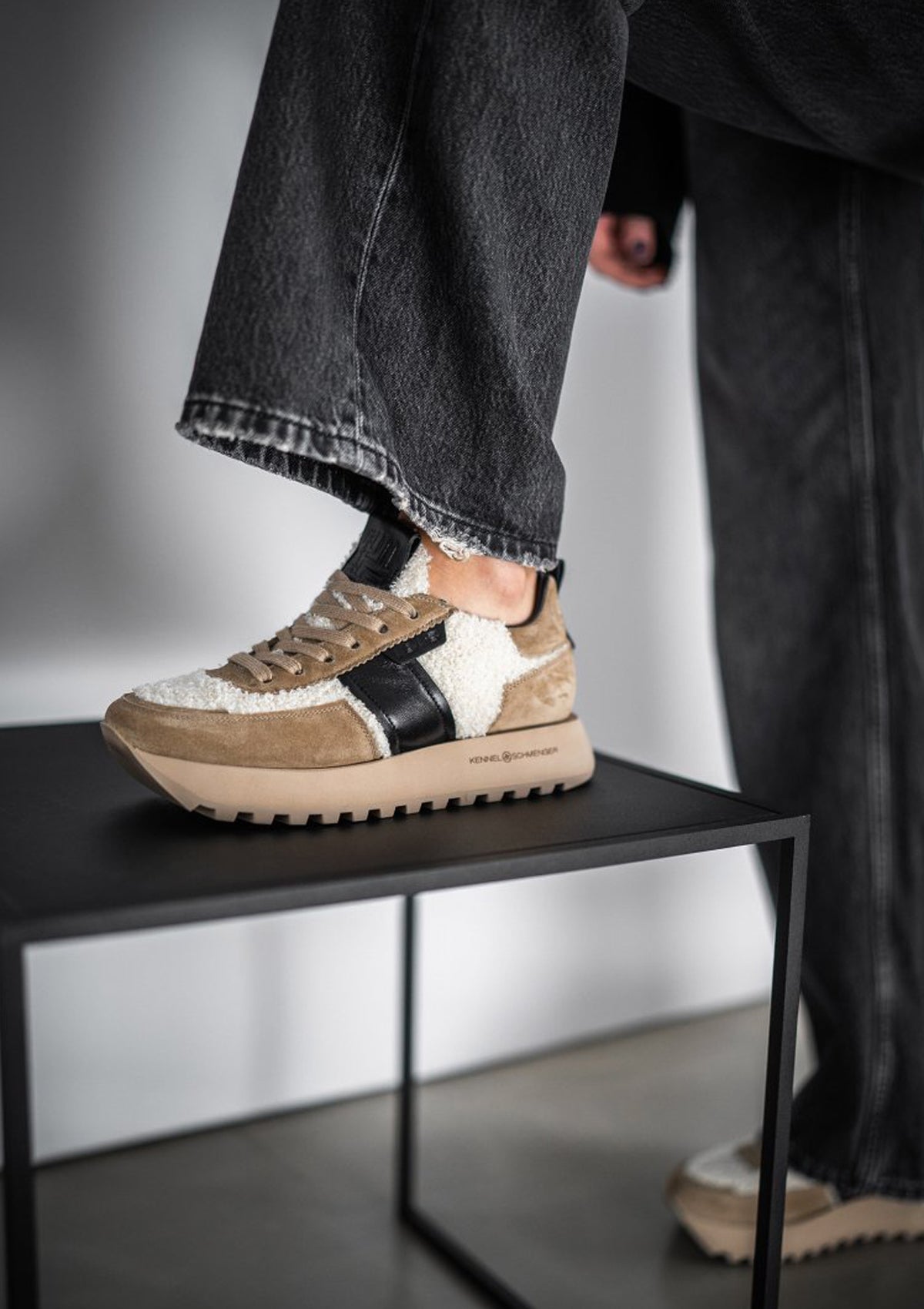 Damen Sneaker aus Veloursleder in Camel & Lammfell im Kuscheldesign Damen Sneaker Kennel & Schmenger