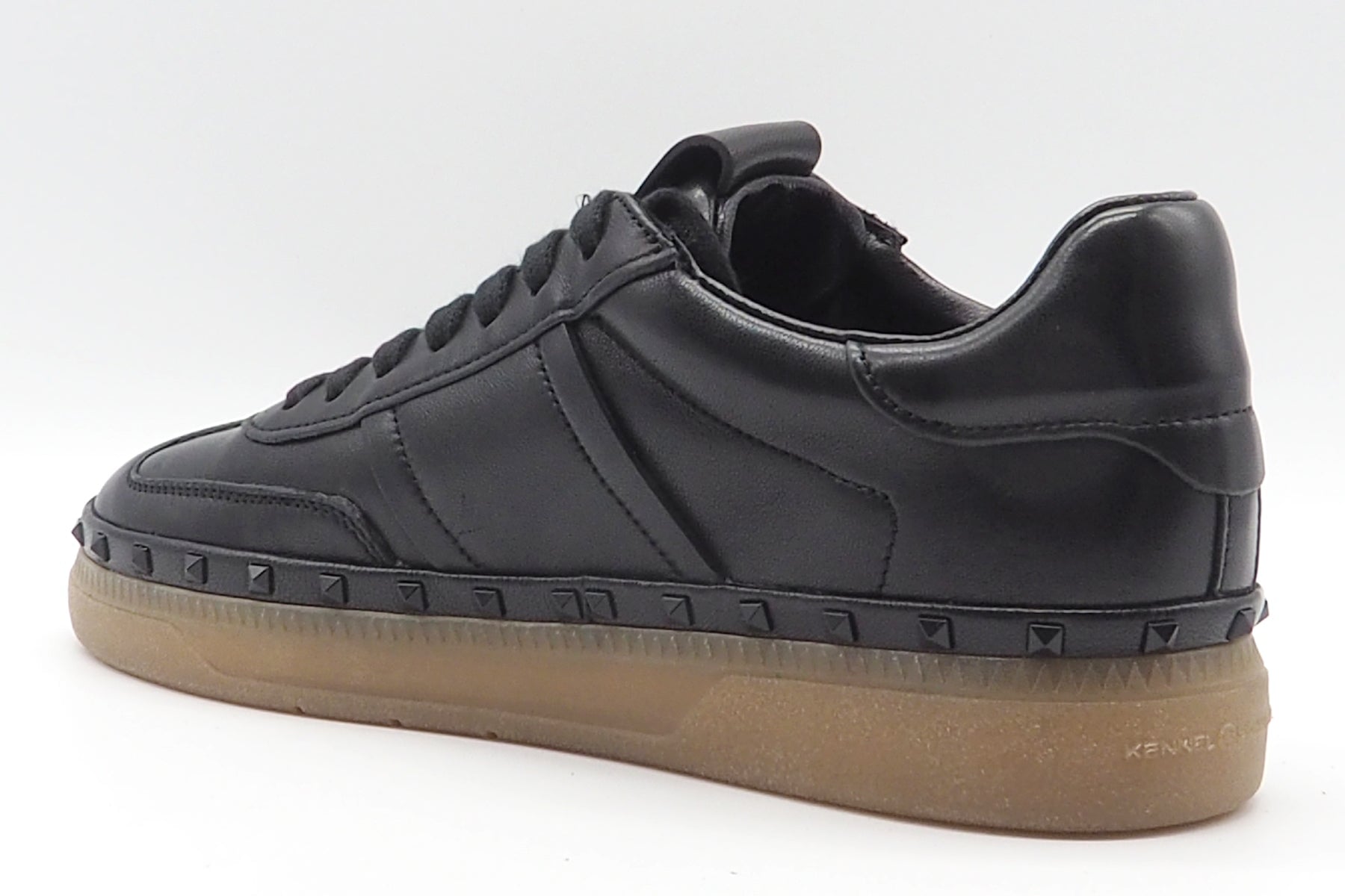 Damen Sneaker im Retrostil aus Leder in Schwarz mit Nieten Damen Sneaker Kennel & Schmenger