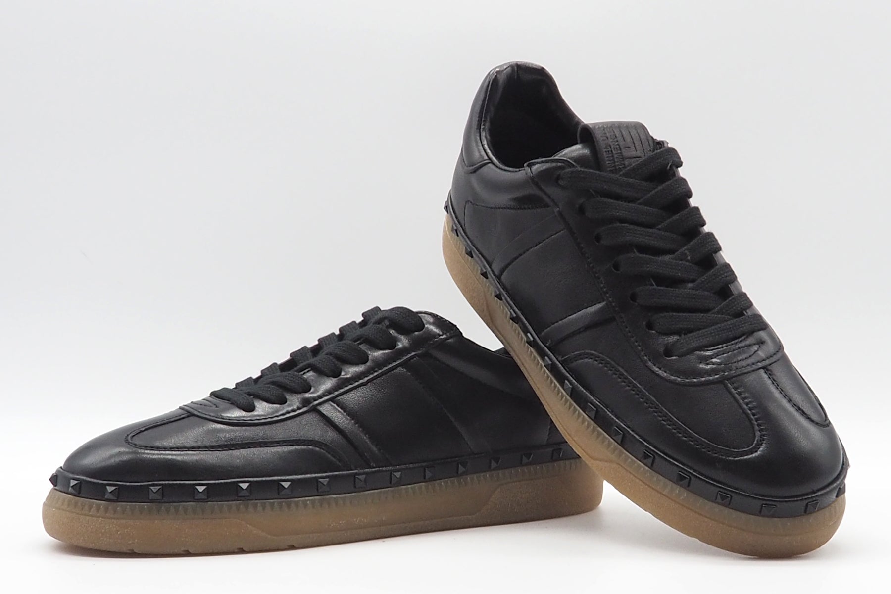 Damen Sneaker im Retrostil aus Leder in Schwarz mit Nieten Damen Sneaker Kennel & Schmenger