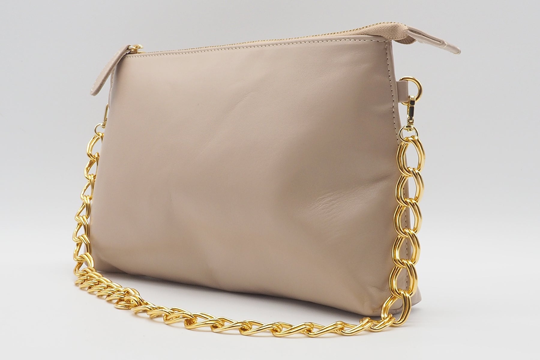 Damen Tasche aus Leder in Nude - mit Lederriemen & Metallkette Damen Clutchbag Brunate