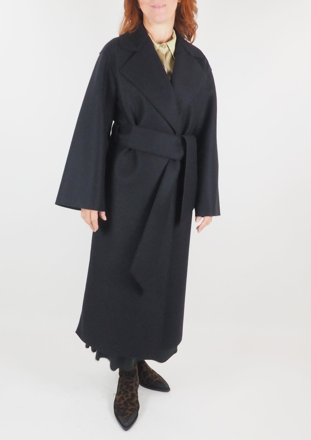 Damenmantel aus feinster Wolle mit breitem Gürtel zum Binden - in Schwarz Damen Mantel Harris Wharf London
