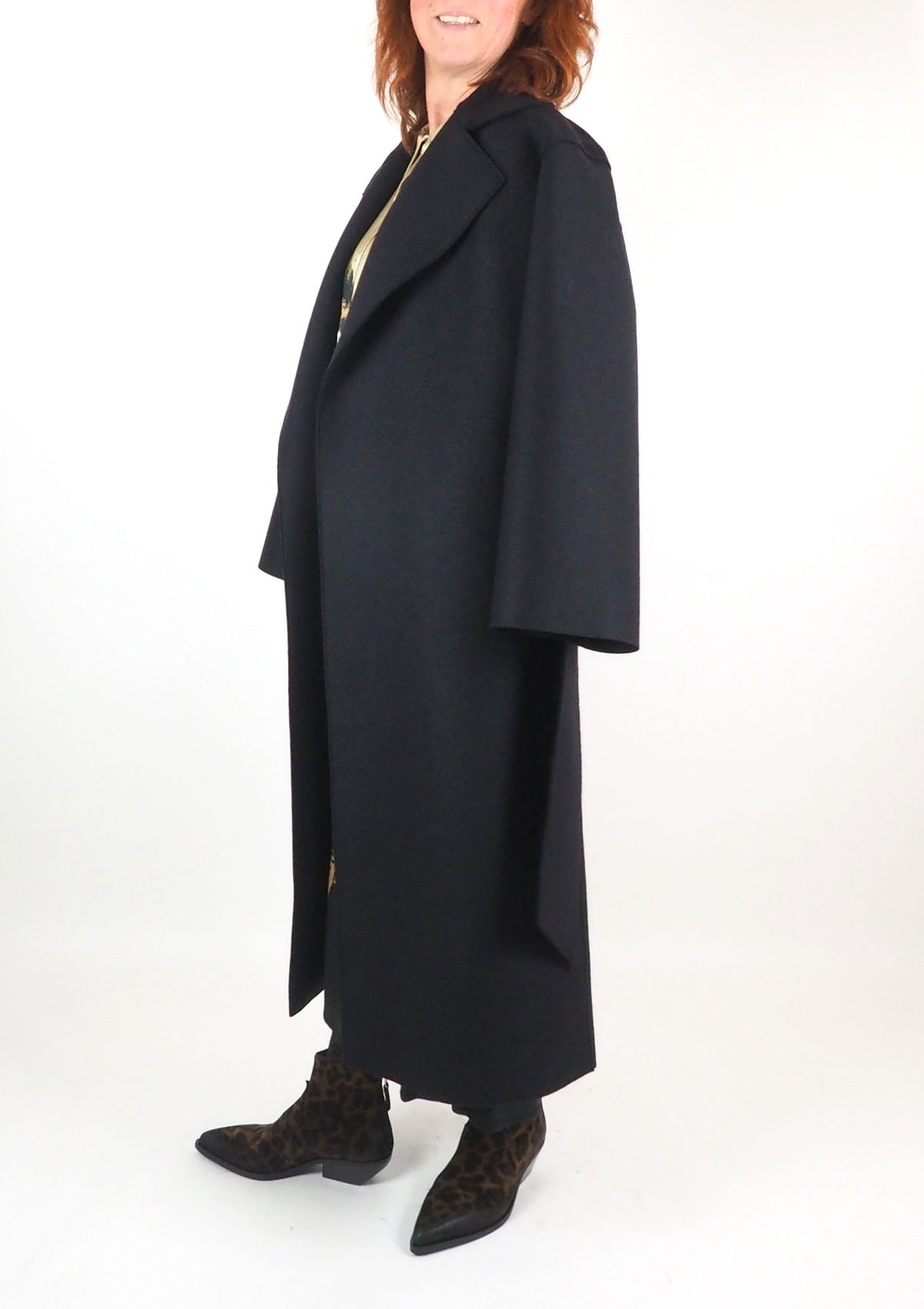 Damenmantel aus feinster Wolle mit breitem Gürtel zum Binden - in Schwarz Damen Mantel Harris Wharf London