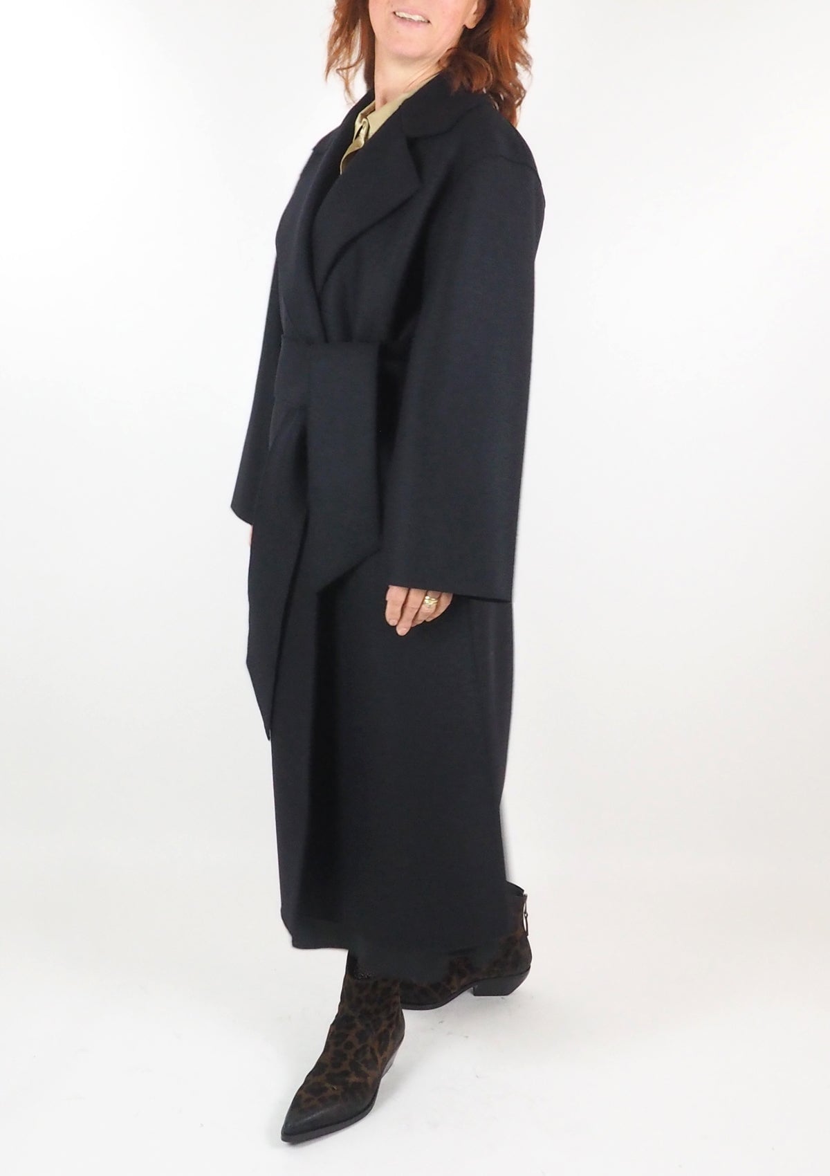 Damenmantel aus feinster Wolle mit breitem Gürtel zum Binden - in Schwarz Damen Mantel Harris Wharf London