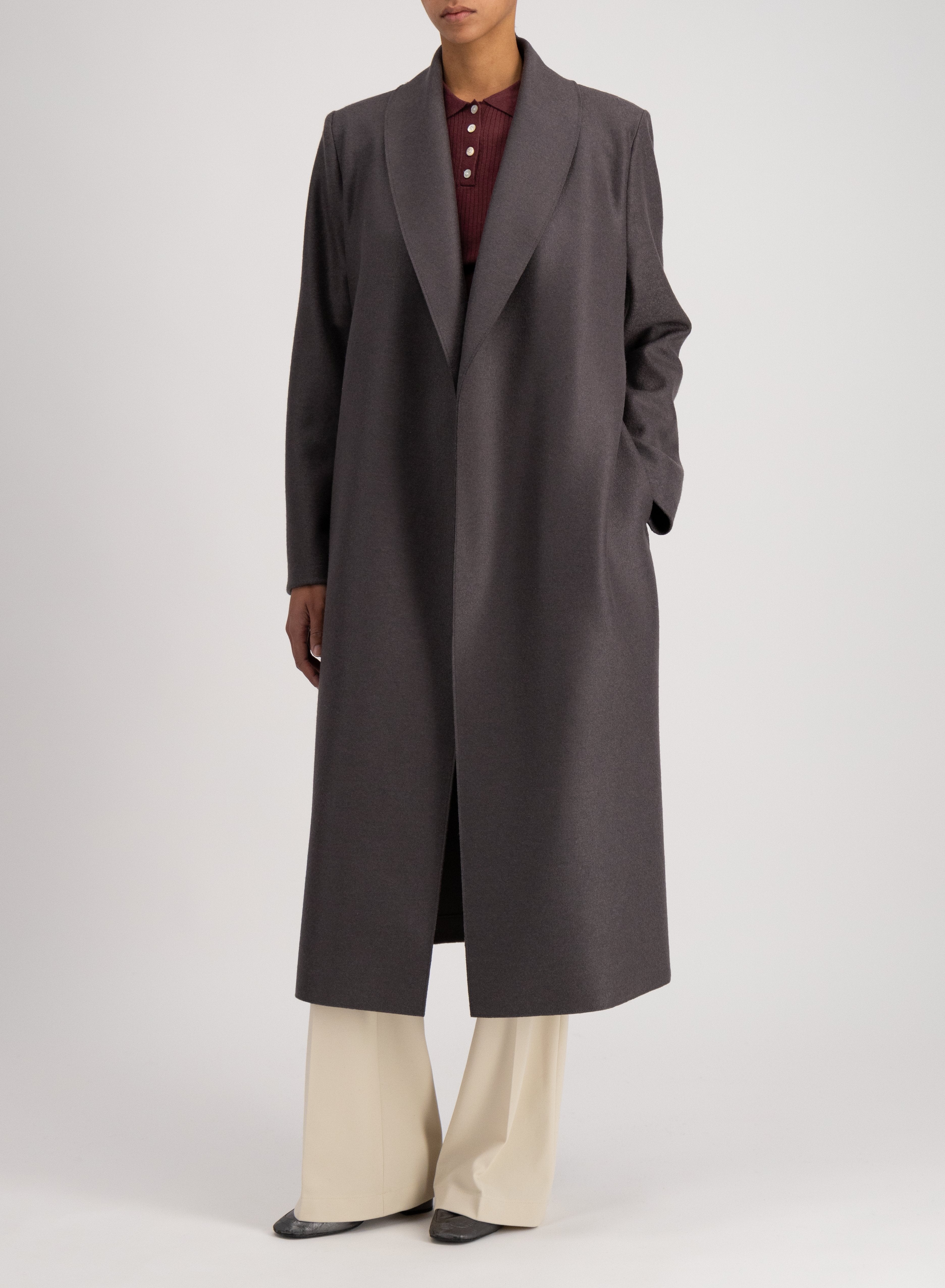 Damenmantel aus feinster Wolle mit Reverskragen mit Gürtel - in Grau Damen Mantel Harris Wharf London