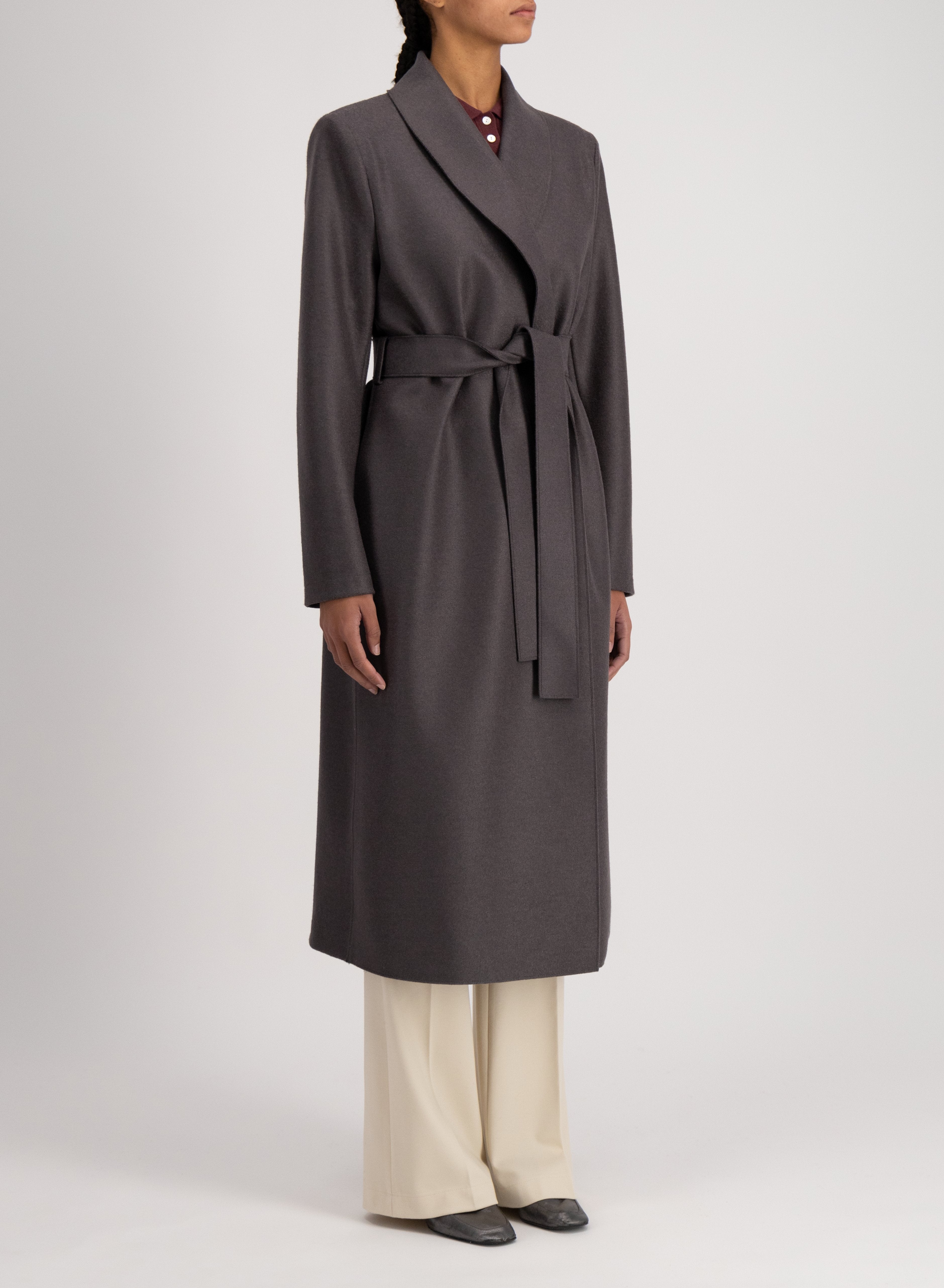Damenmantel aus feinster Wolle mit Reverskragen mit Gürtel - in Grau Damen Mantel Harris Wharf London