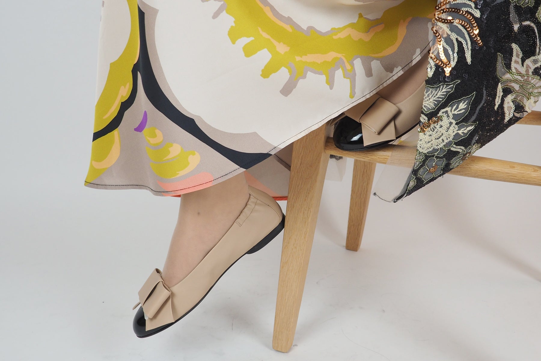 Edle Damen Ballerinas aus Leder in Skin & schwarzer Lackspitze Damen Ballerinas Kennel & Schmenger