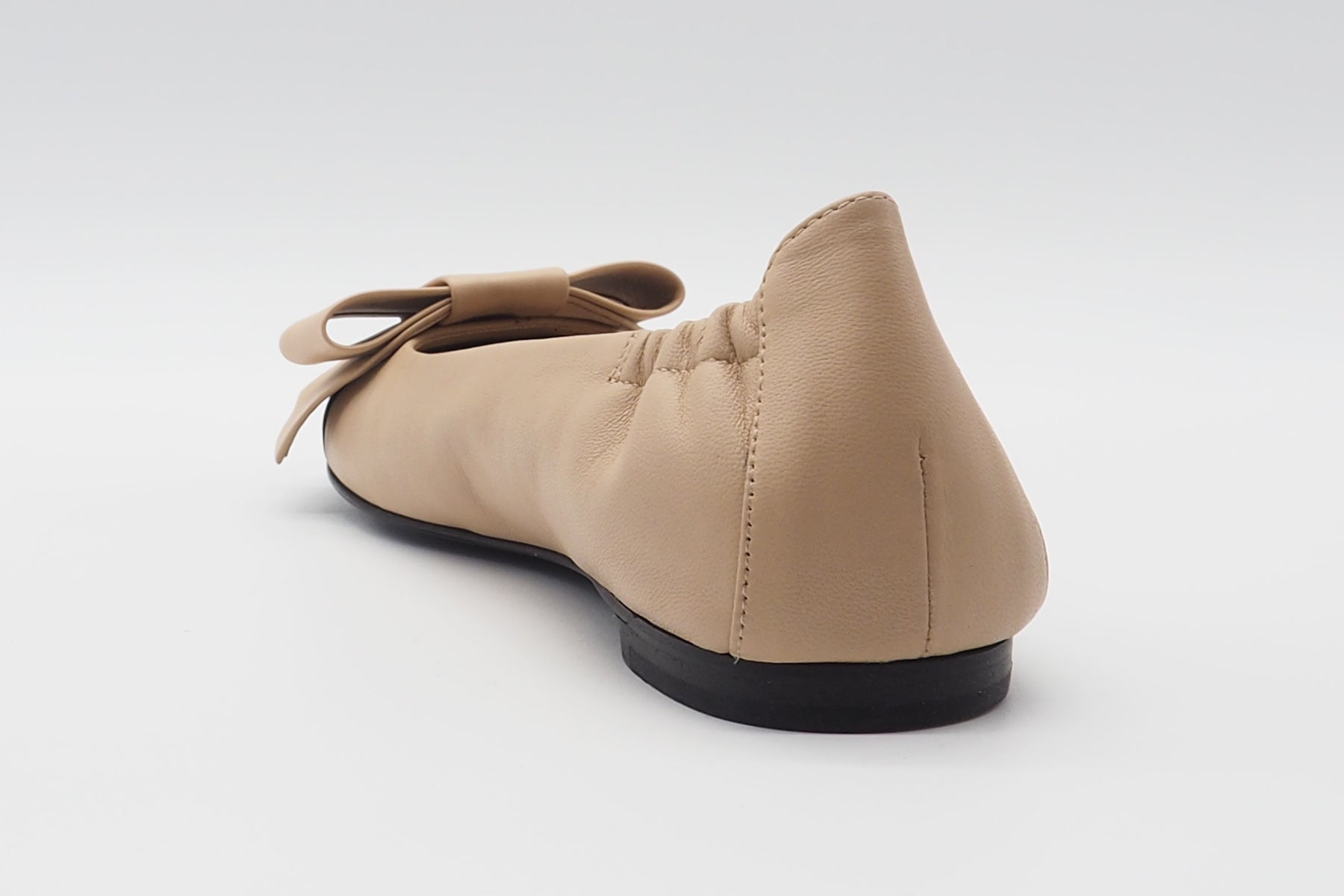 Edle Damen Ballerinas aus Leder in Skin & schwarzer Lackspitze Damen Ballerinas Kennel & Schmenger