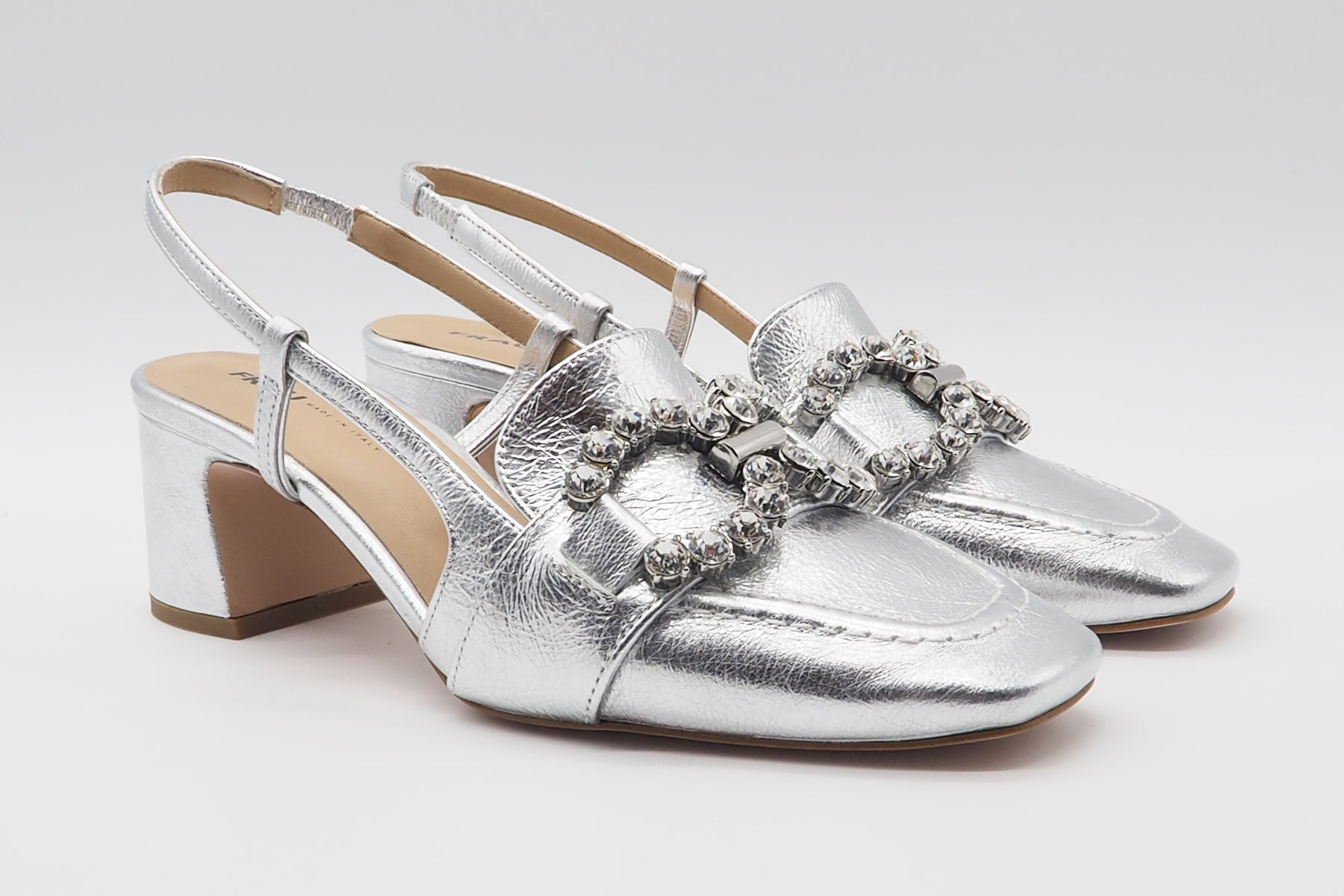 Eleganter Damen Sling aus Metallicleder in Silber mit Strassspange und Blockabsatz Damen Pumps & Slings Frau