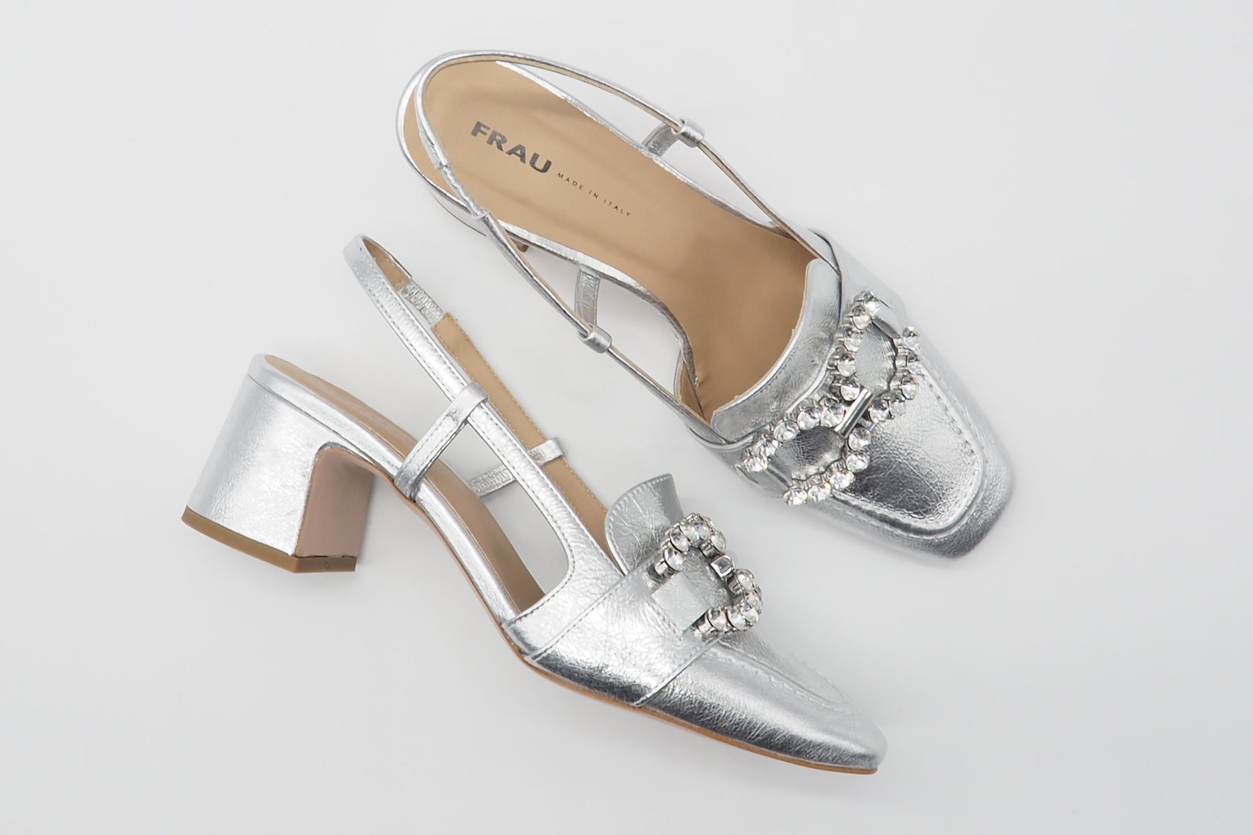 Eleganter Damen Sling aus Metallicleder in Silber mit Strassspange und Blockabsatz Damen Pumps & Slings Frau