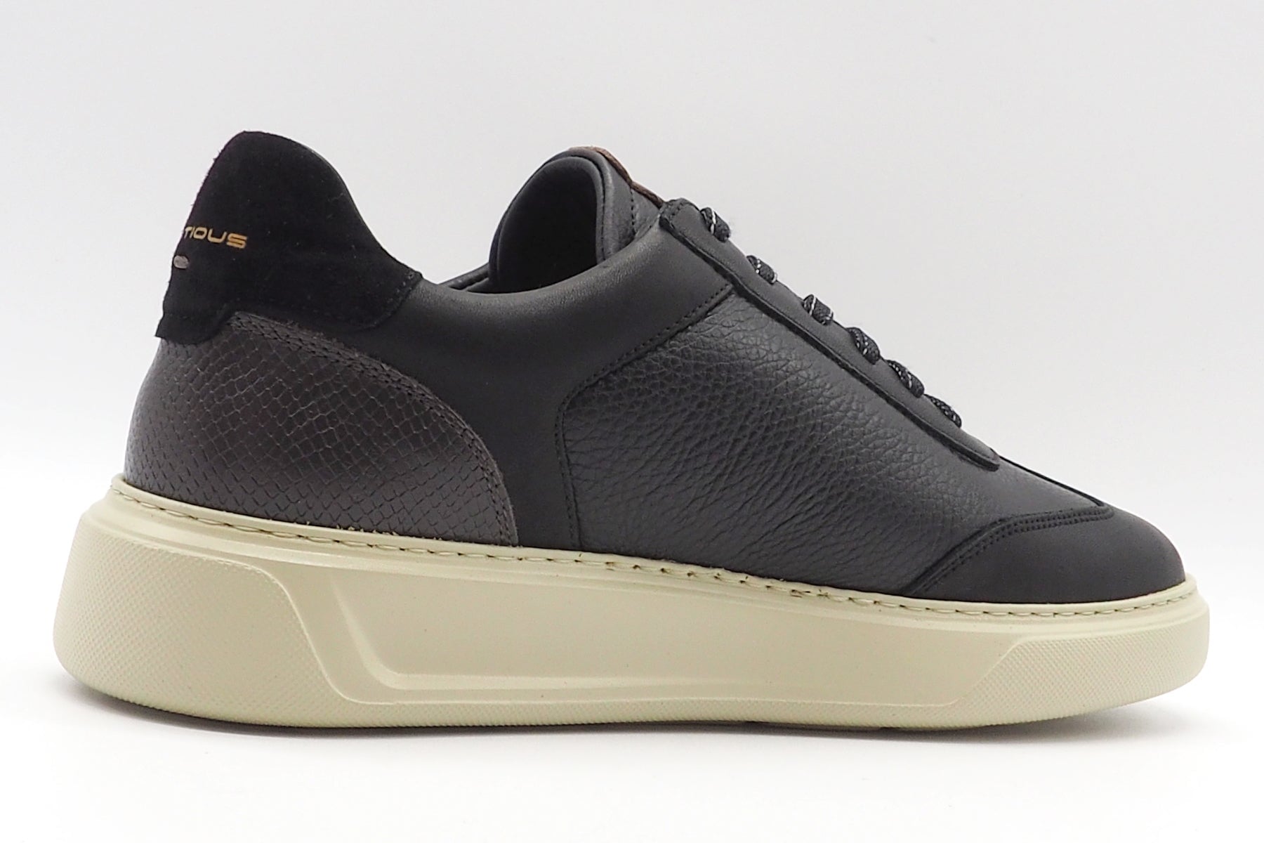 Eleganter Herren Sneaker aus Leder in Schwarz Herren Sneaker Ambitious