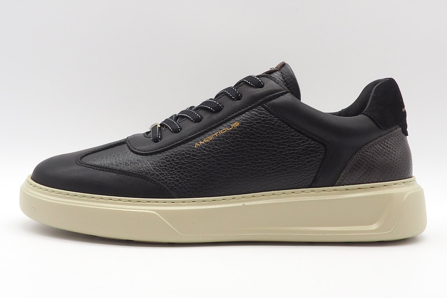 Eleganter Herren Sneaker aus Leder in Schwarz Herren Sneaker Ambitious